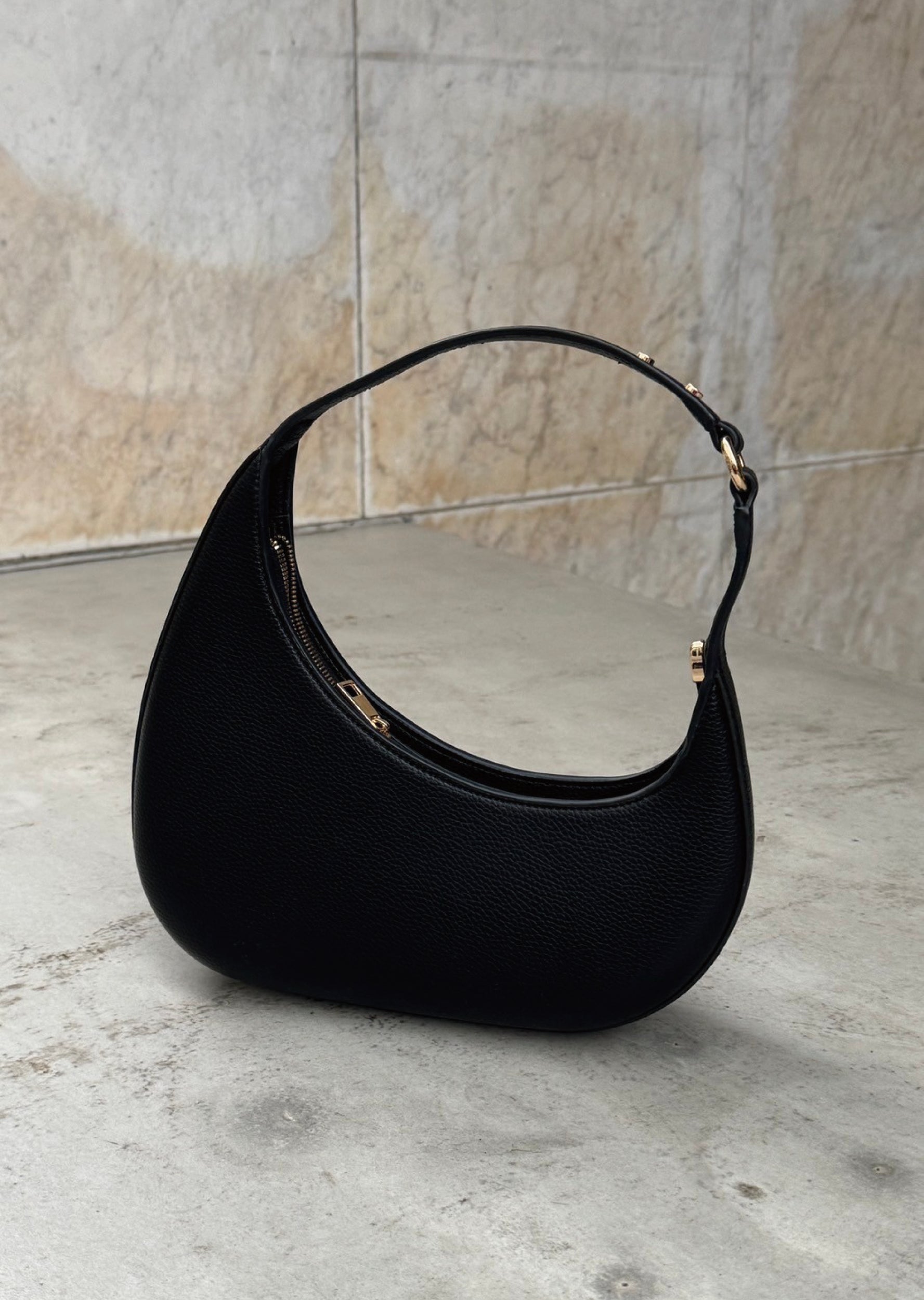 ムーンショルダーバッグ