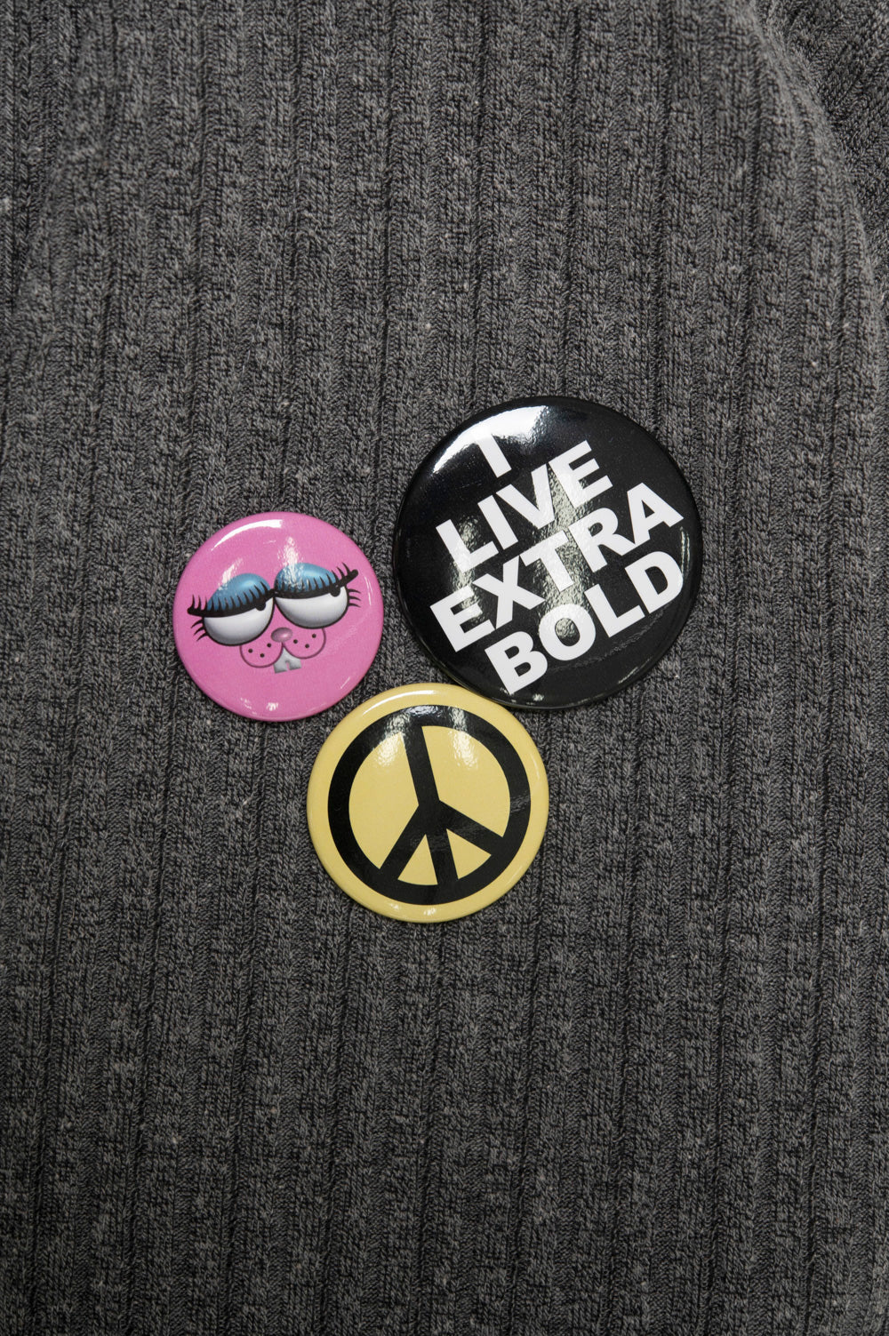 BUTTON BADGE CARDIGAN