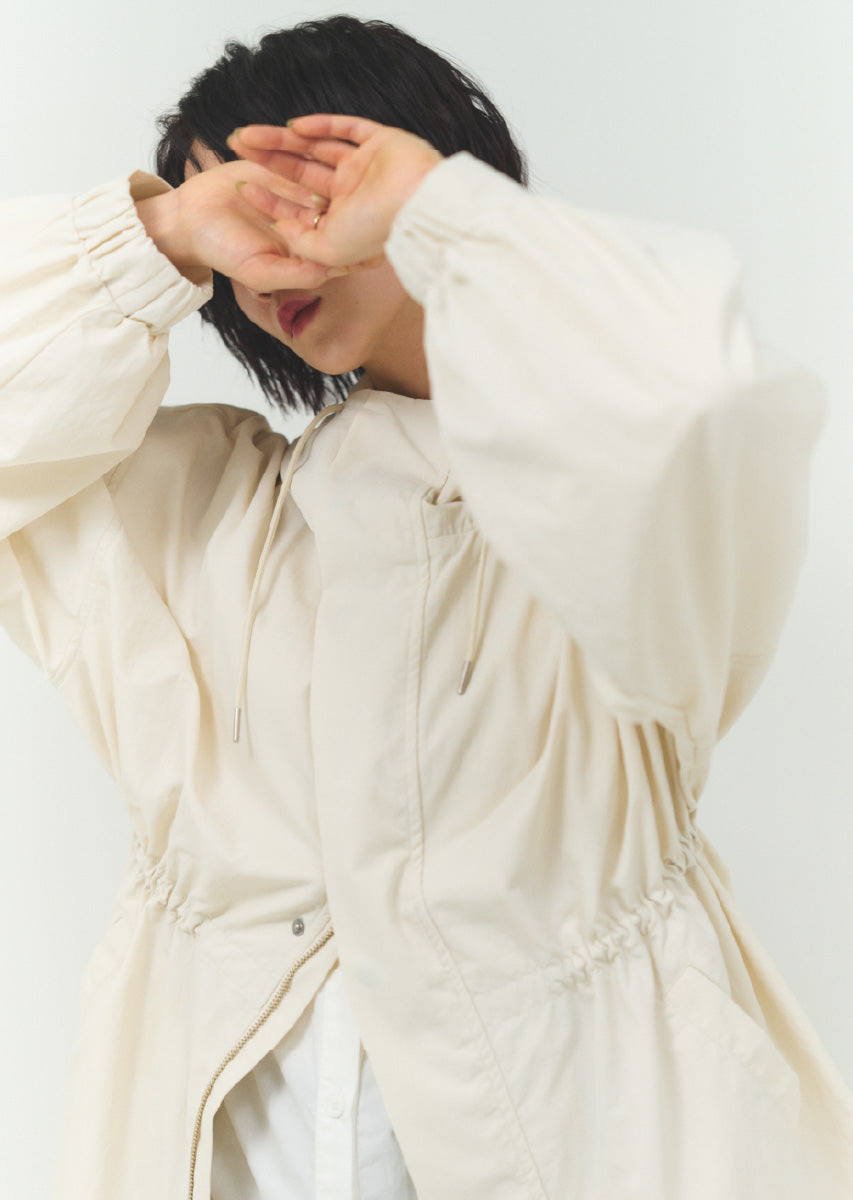 ナイロンミディマウンテンパーカー