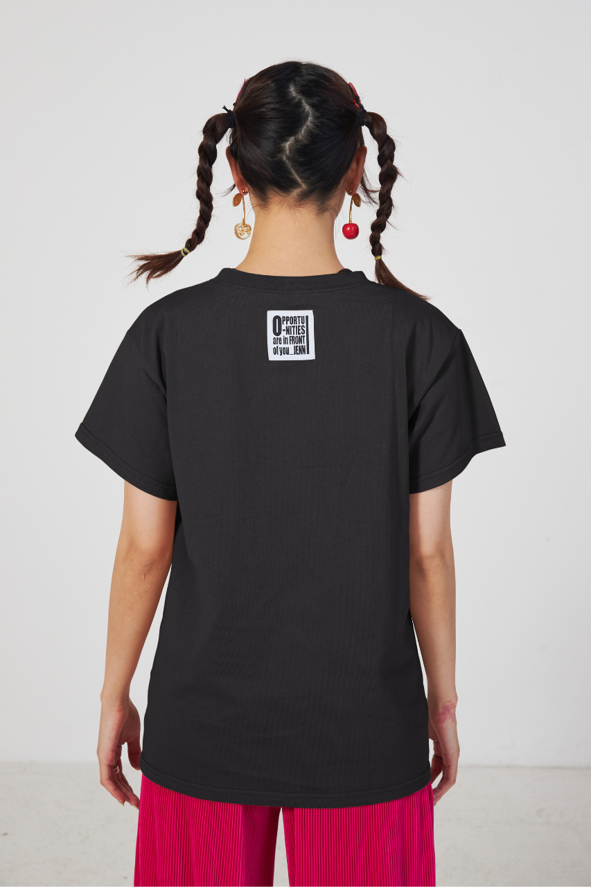 ロゴグラフィックTシャツ