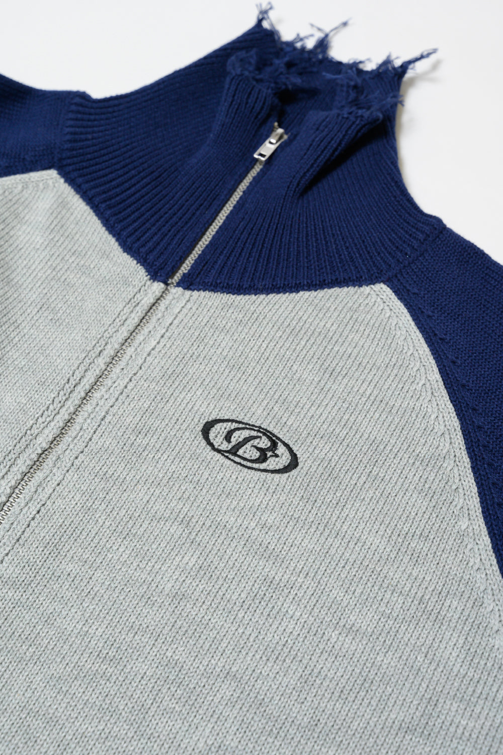 DAMAGE ZIP TURTLENECK