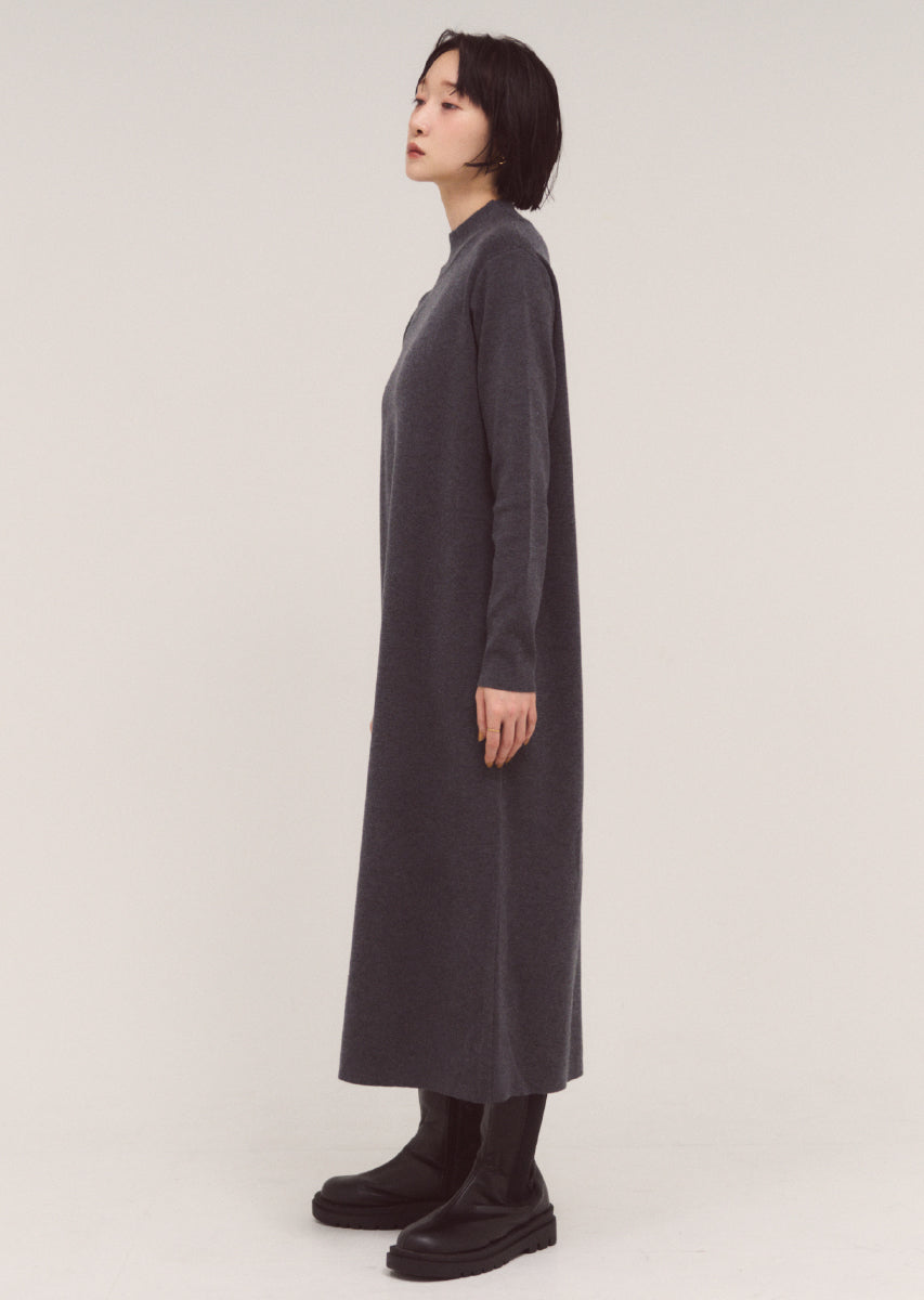 スタンドネックロングワンピース