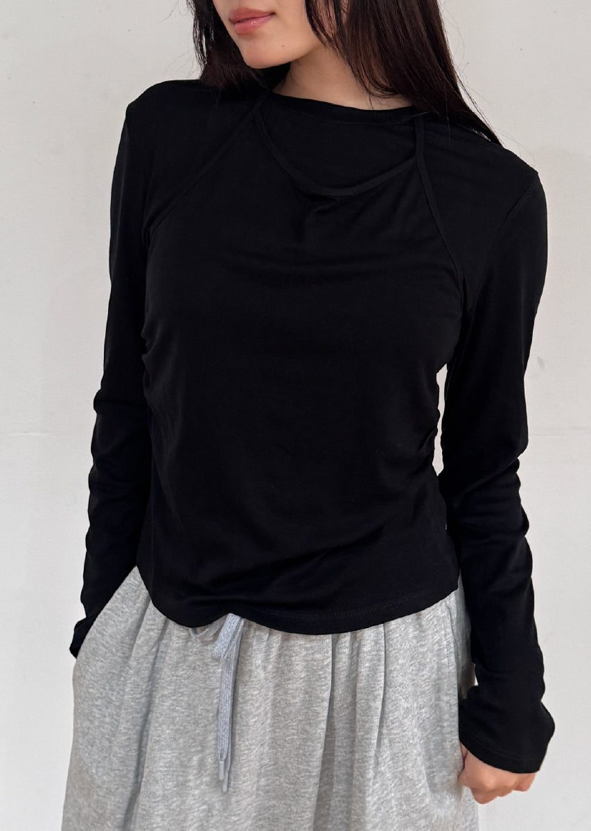 ホルターネックトップス