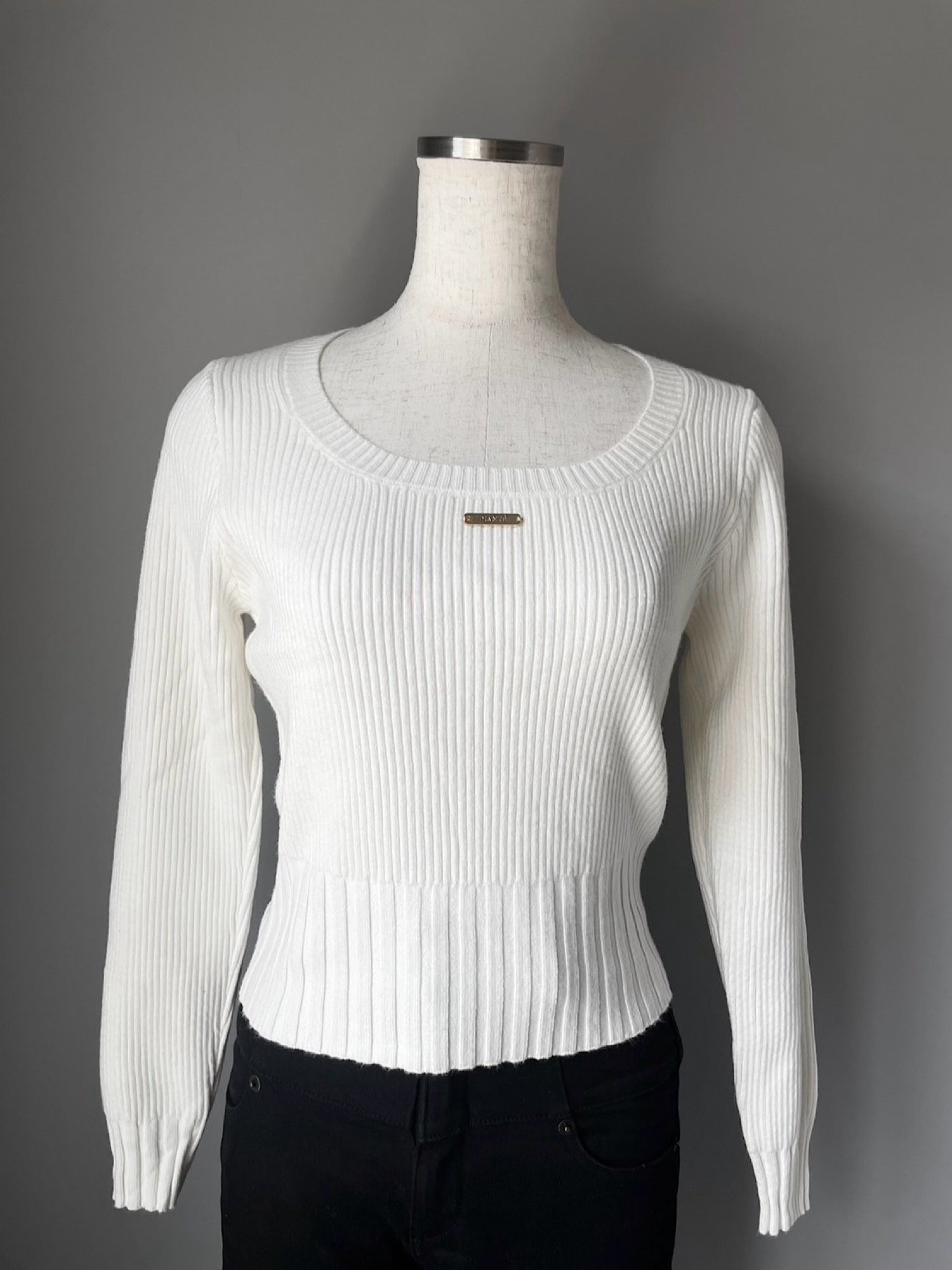 Initial plate rib knit tops