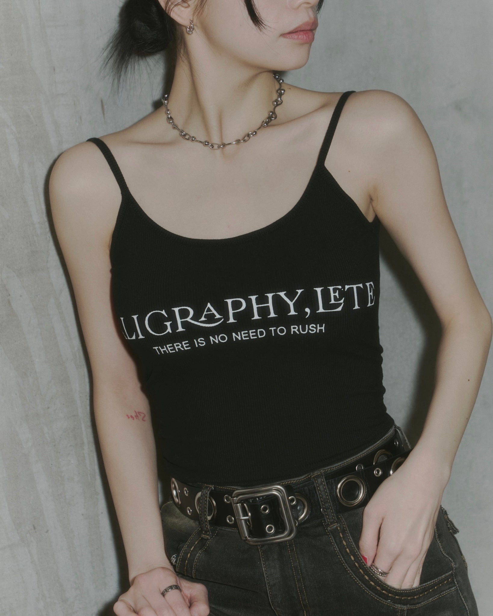 カップ付きフロントフォントリブキャミソール