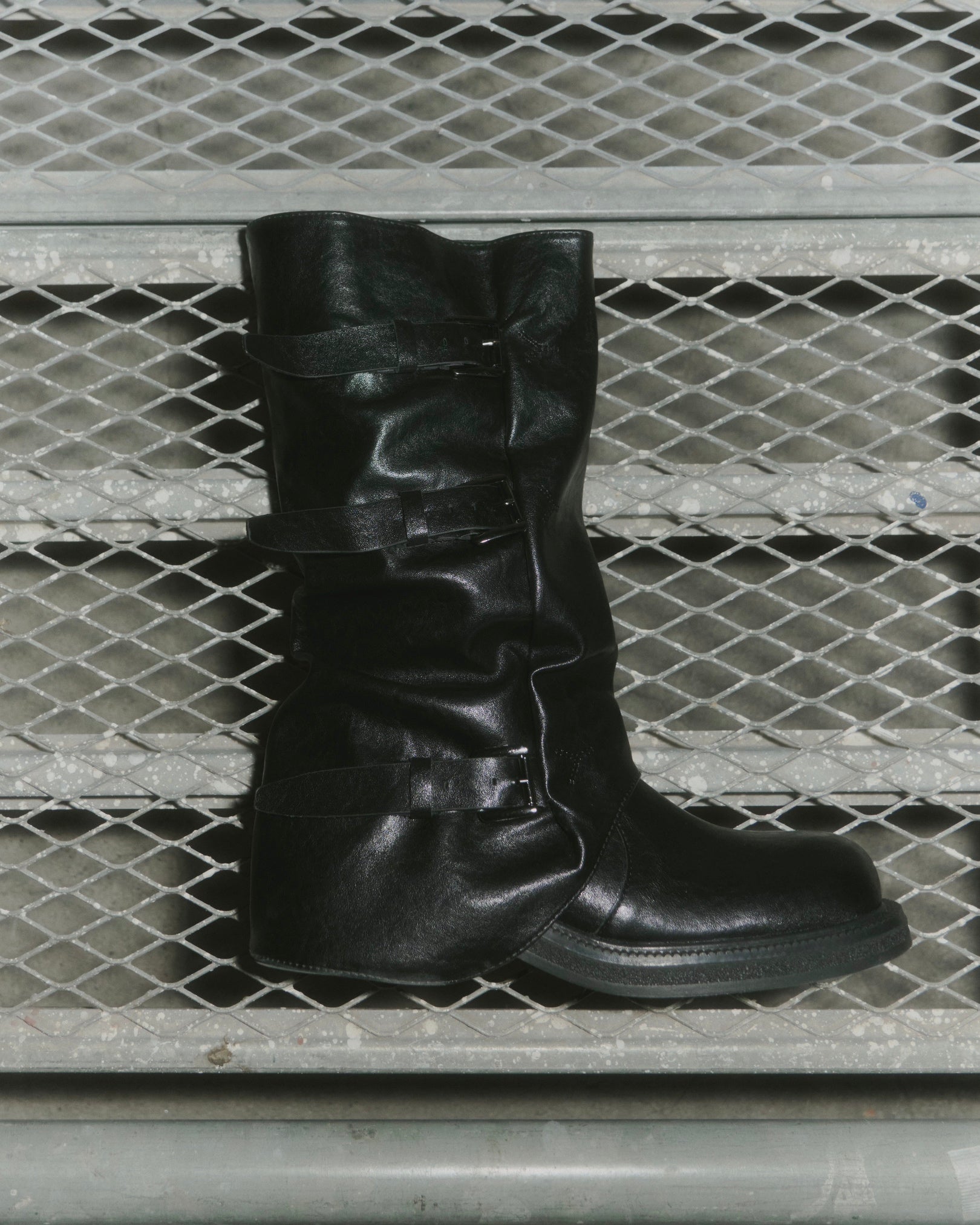 バックルカバーロングブーツ