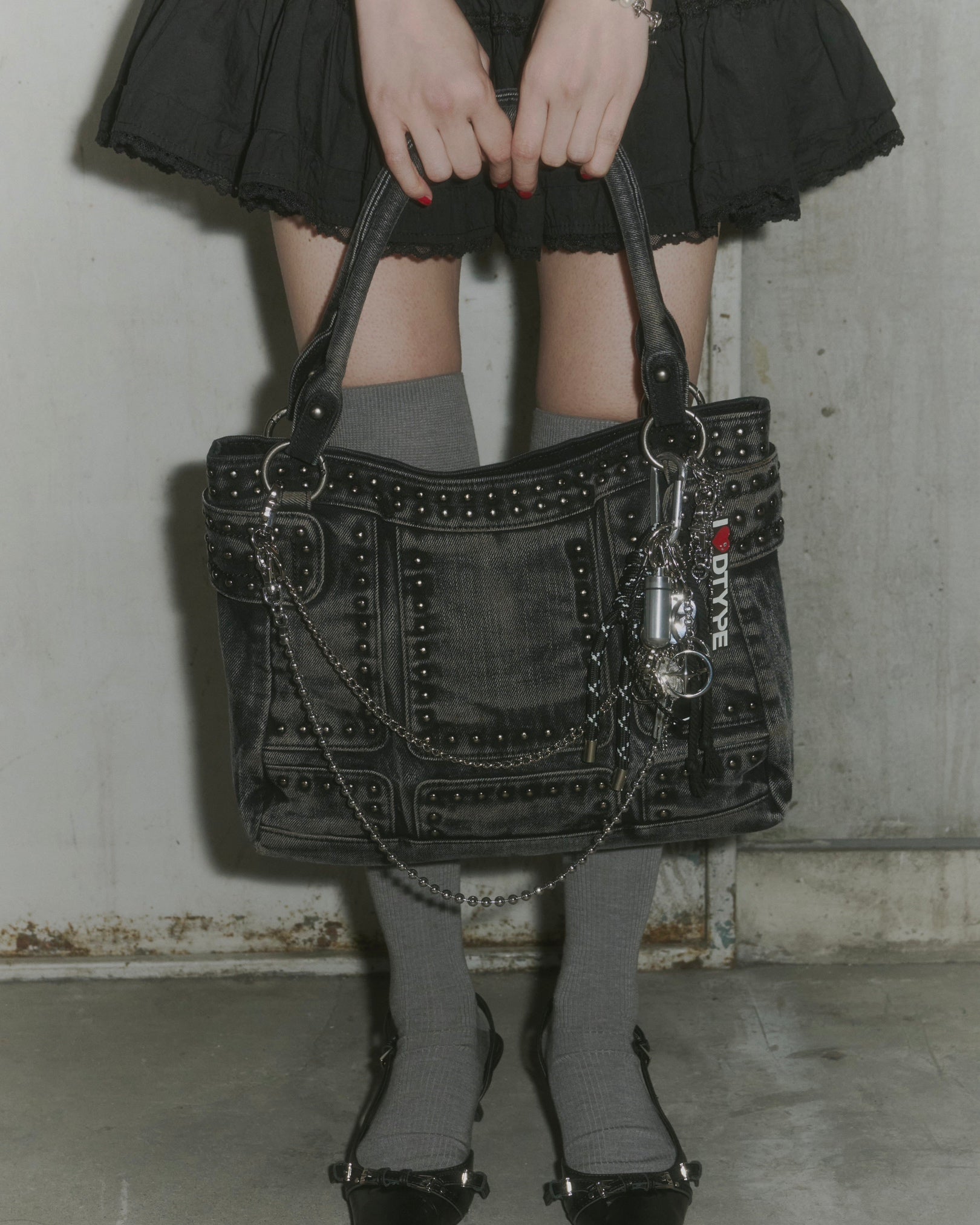 ヴィンテージ風スタッズライン ハンドバッグ