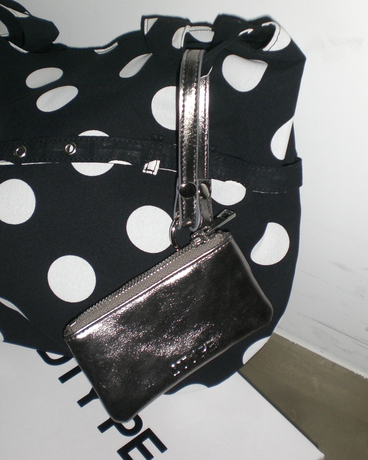 【先行販売商品】スタッズカードケース