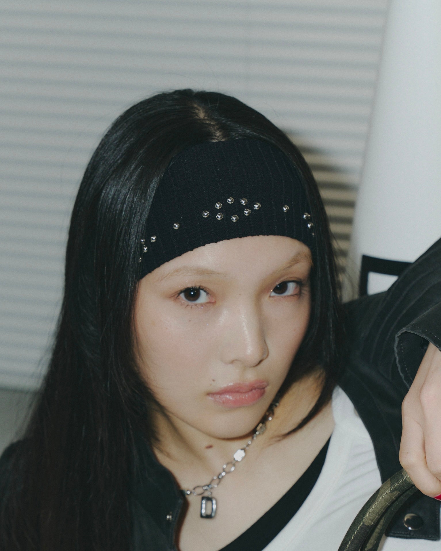 スタッズ付きヘアバンド