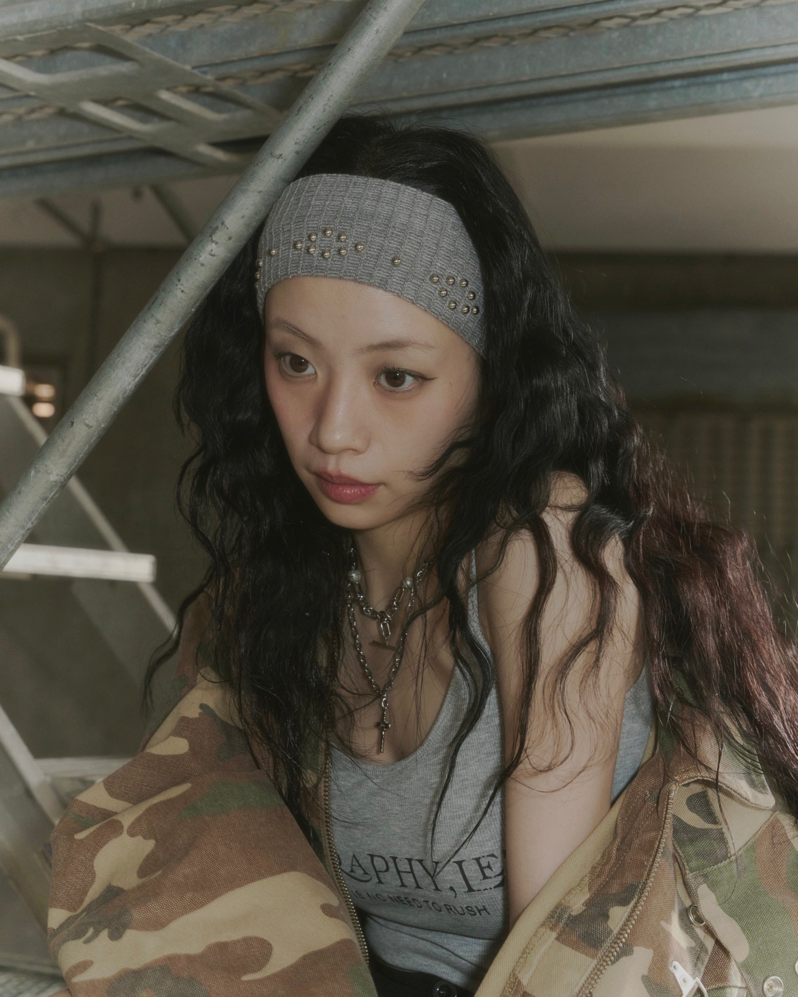 スタッズ付きヘアバンド