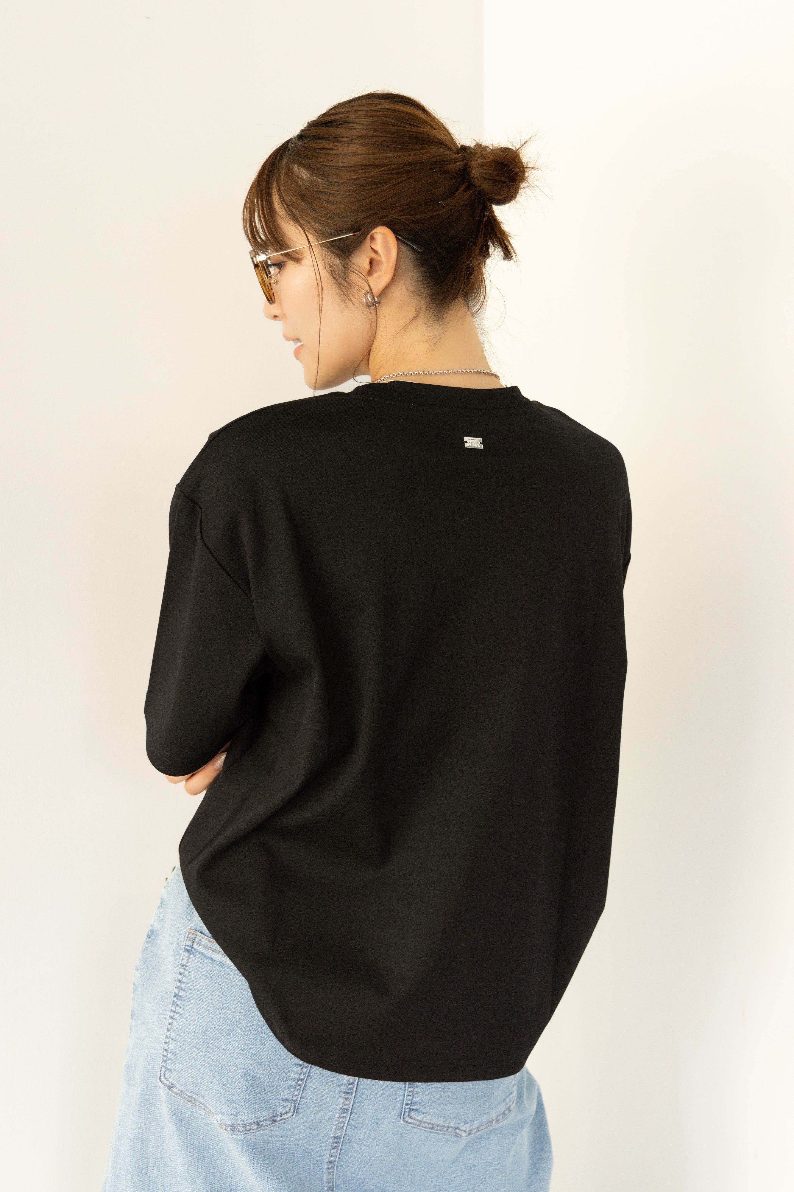 RN刺繍ロゴTシャツ