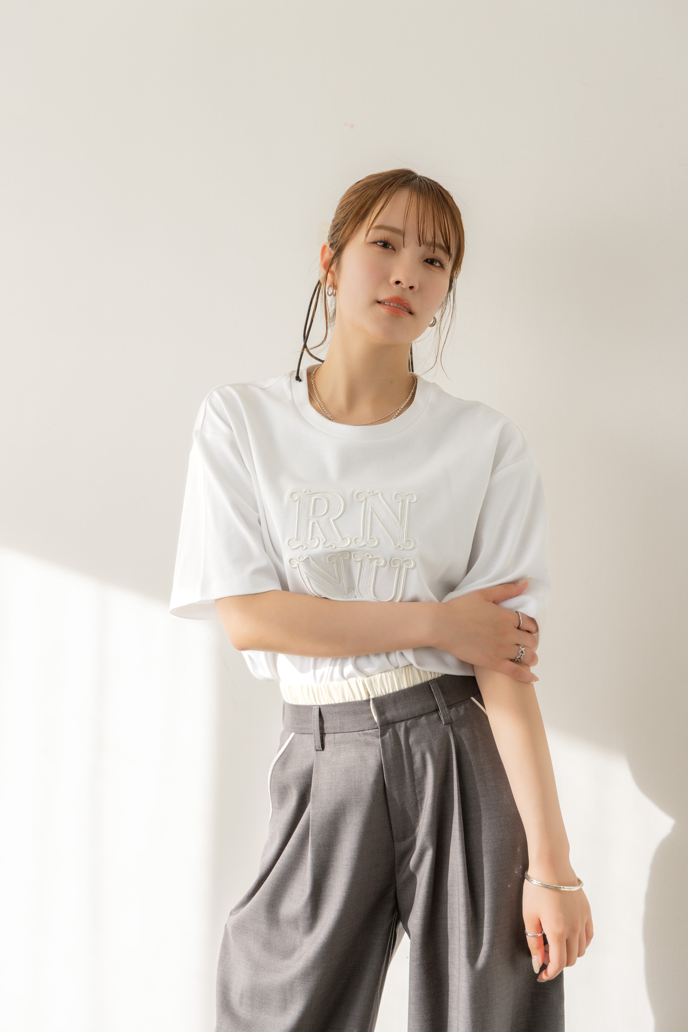 RN刺繍ロゴTシャツ