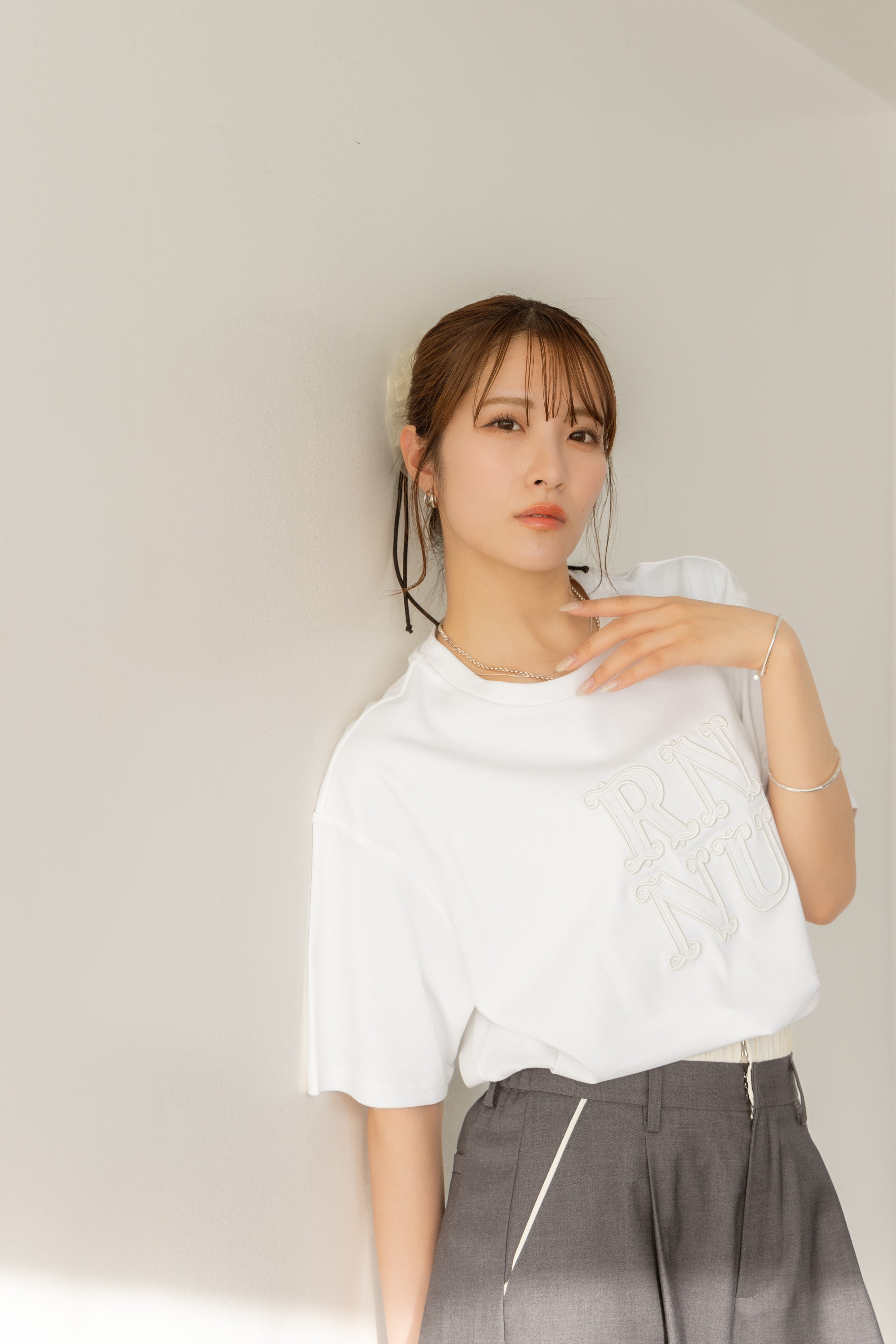 RN刺繍ロゴTシャツ
