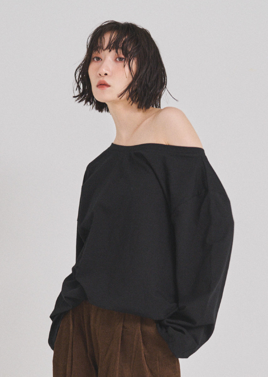 カットオフショルトップス
