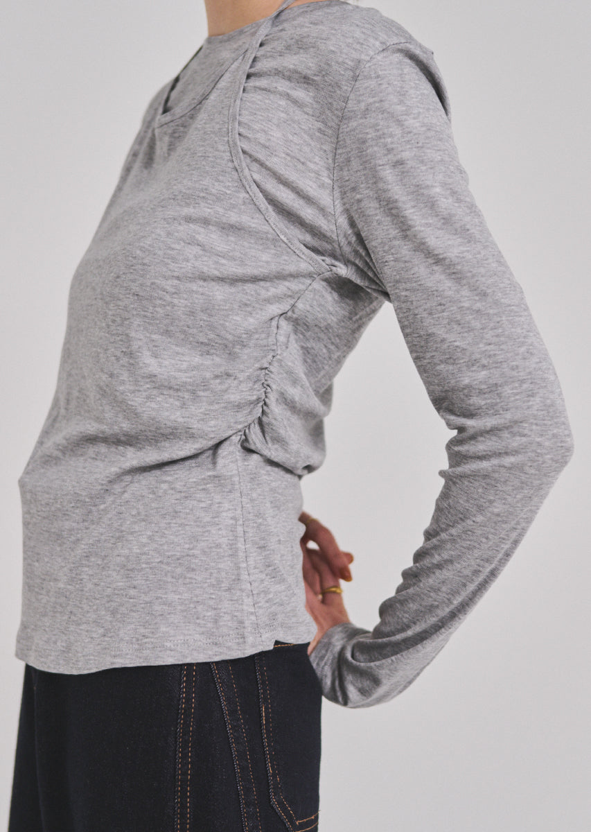 ホルターネックトップス