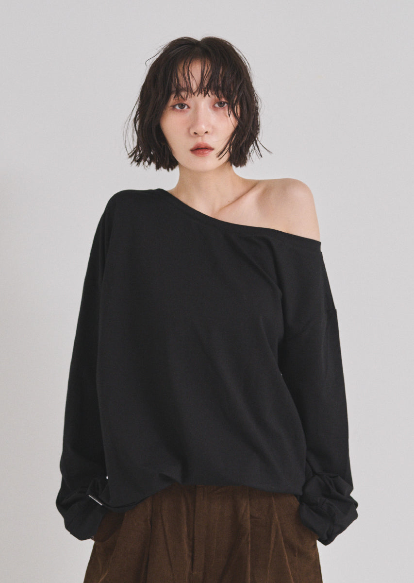 カットオフショルトップス