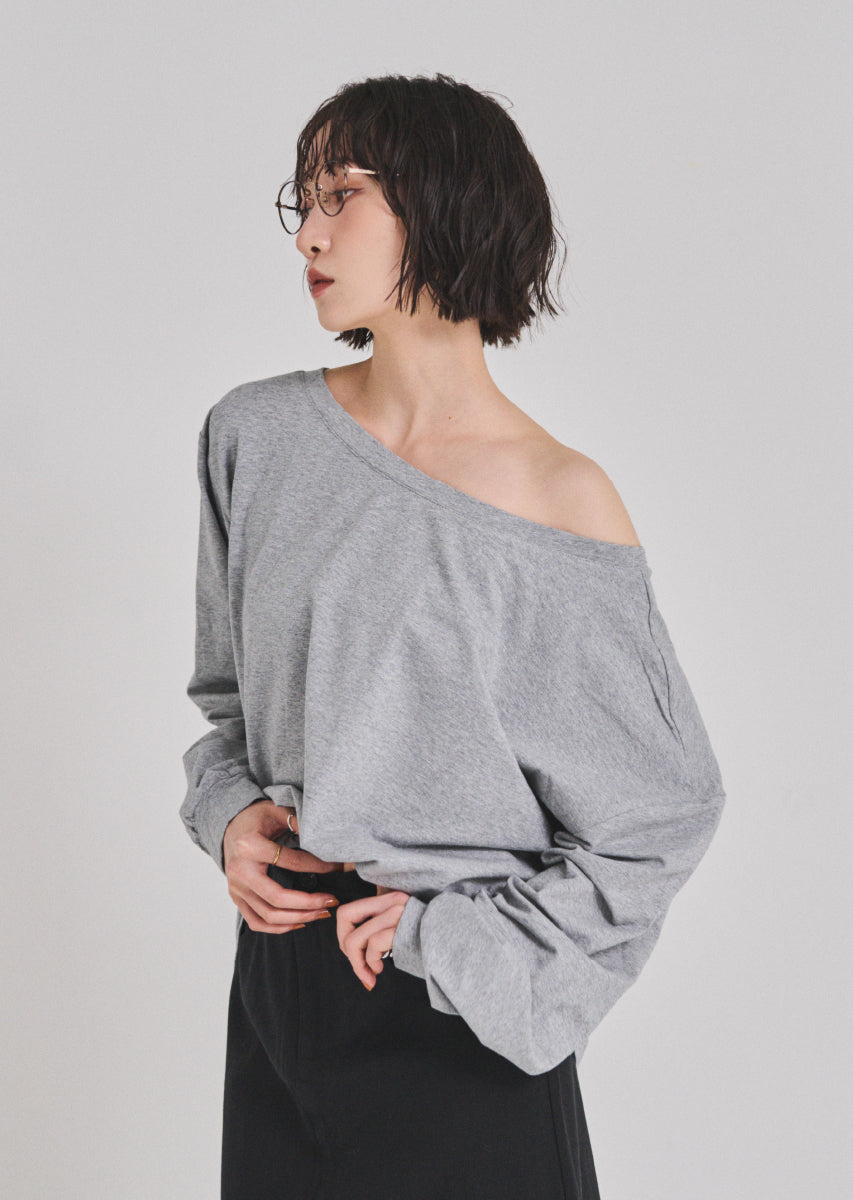 カットオフショルトップス