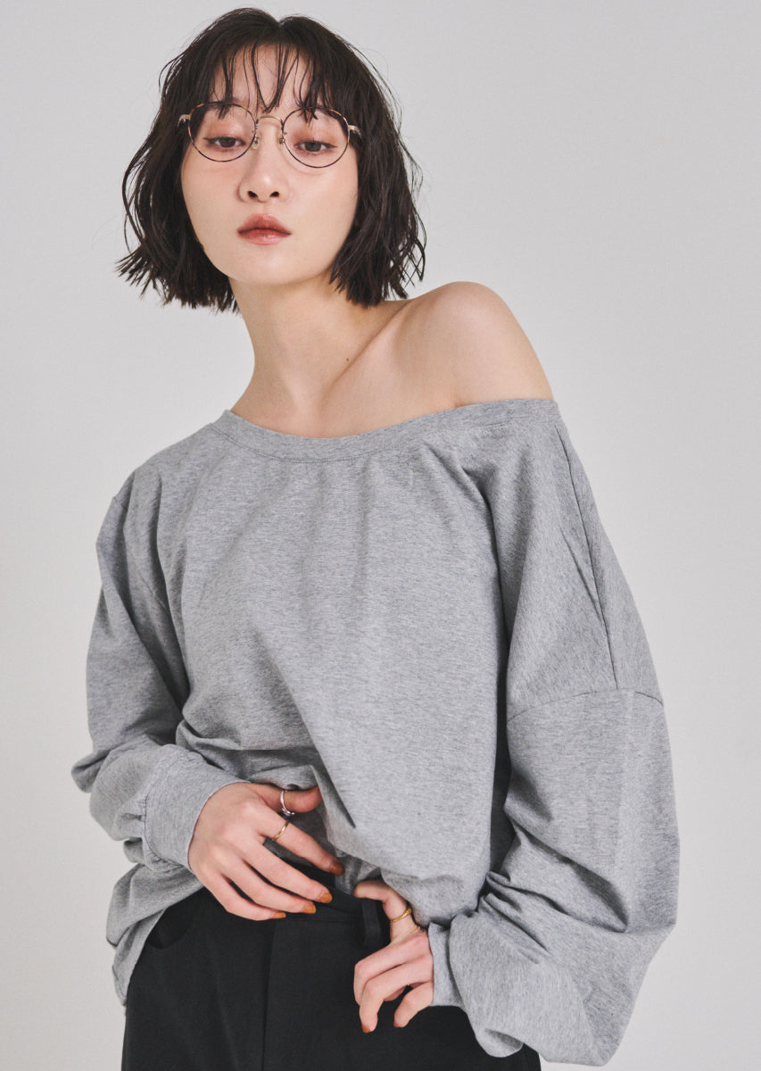 カットオフショルトップス