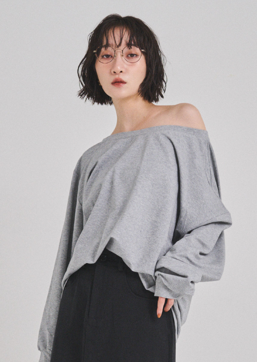 カットオフショルトップス