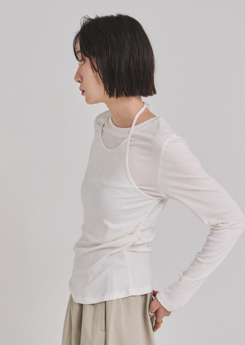 ホルターネックトップス