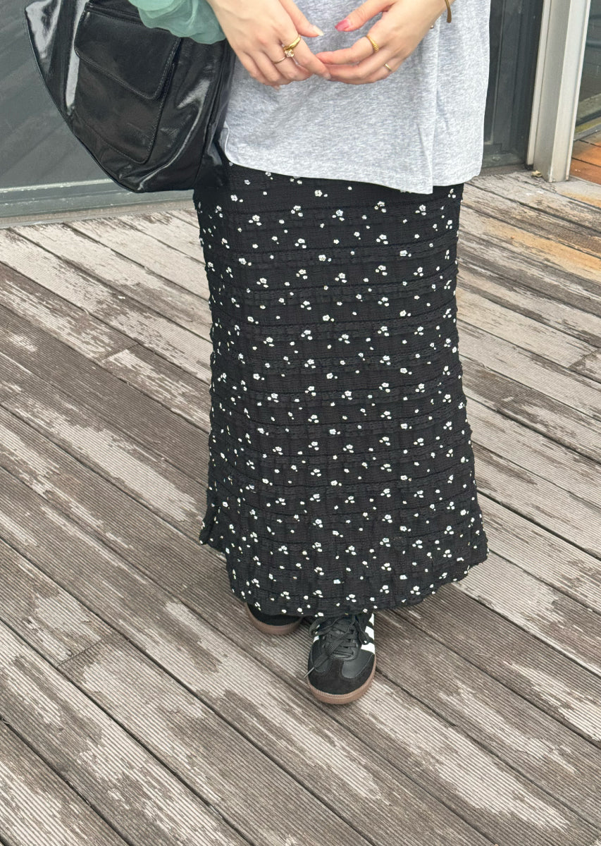 ストレッチレースフラワーロングスカート