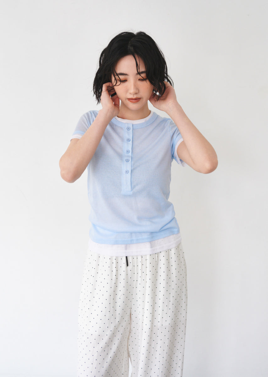 ハーフスリーブヘンリーネックトップス