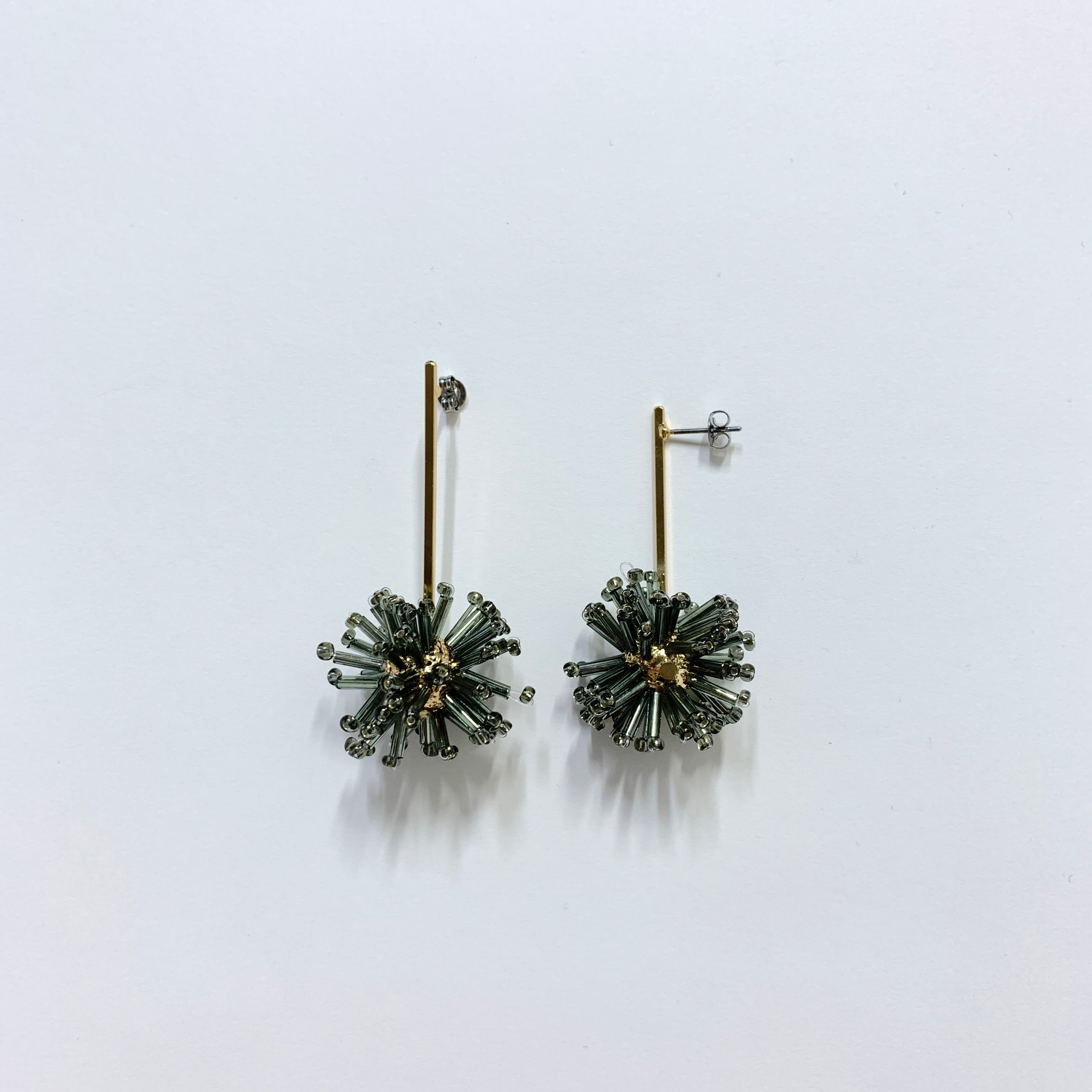 ビーズチャームピアス