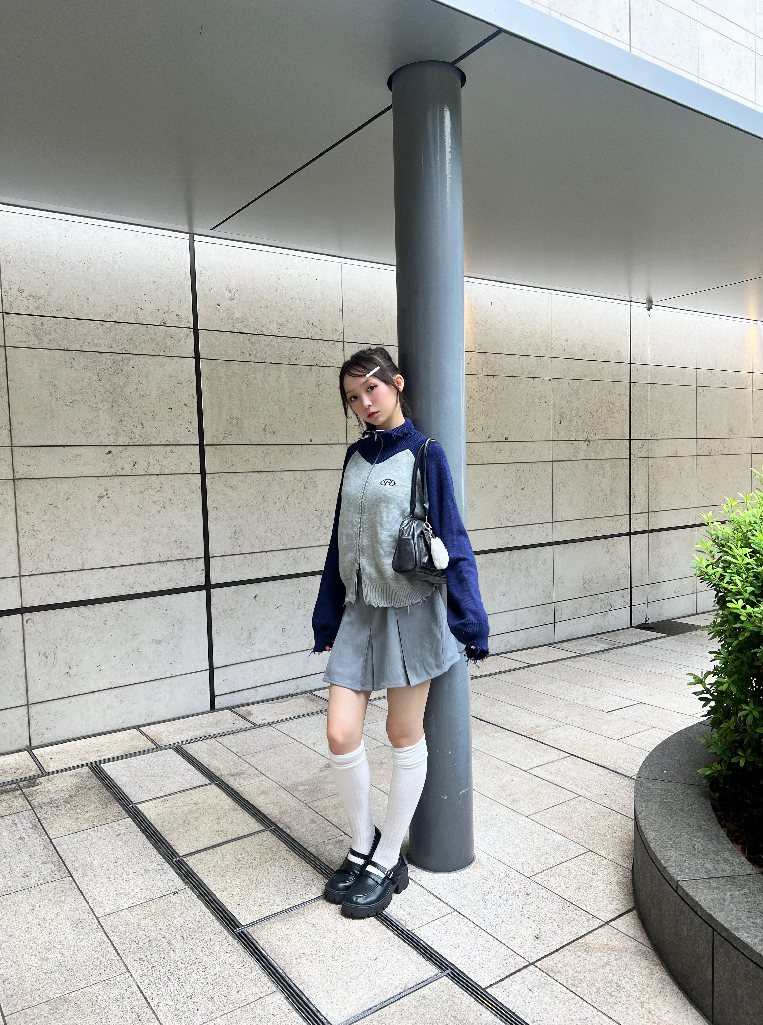 DAMAGE ZIP TURTLENECK