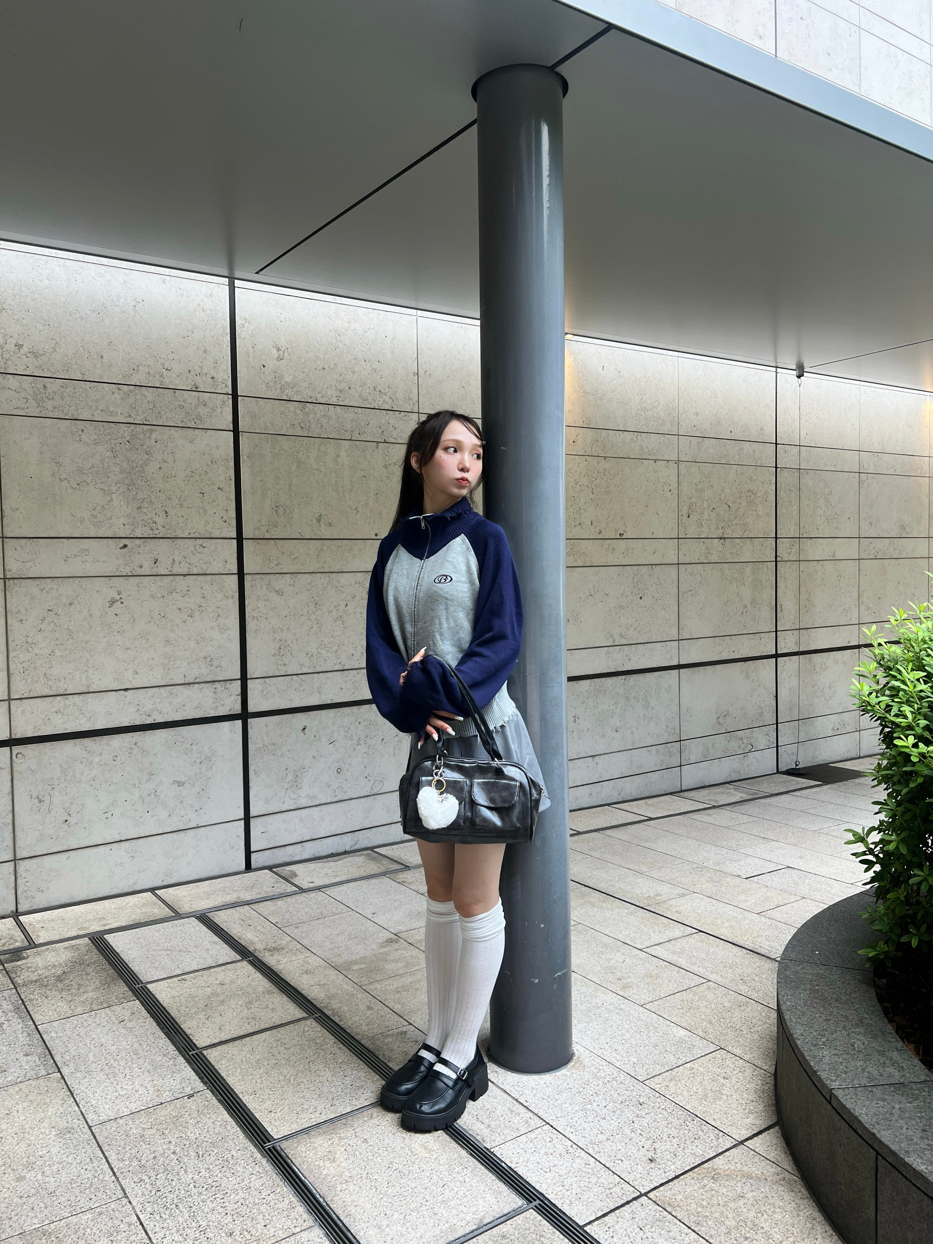 DAMAGE ZIP TURTLENECK