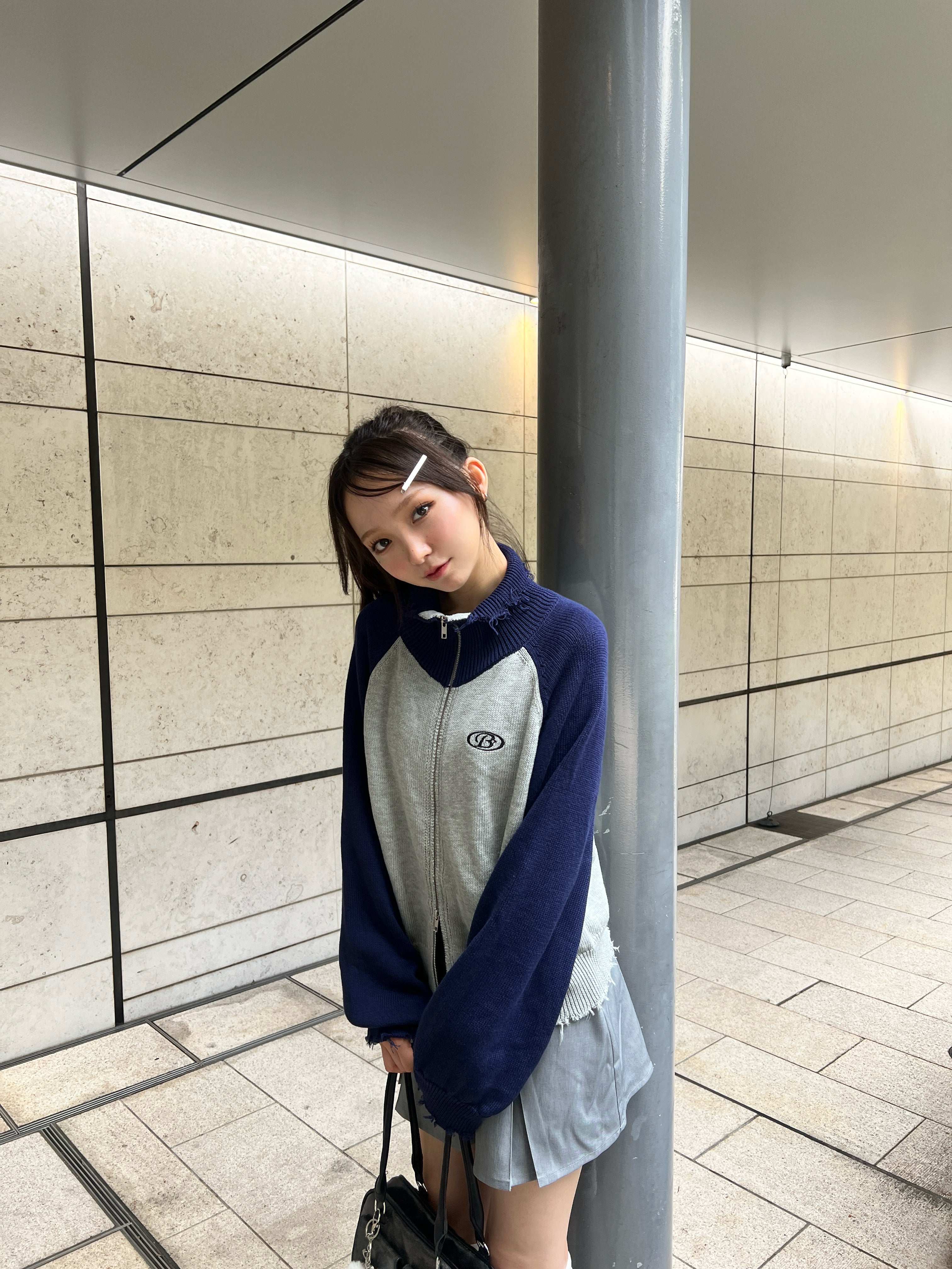 DAMAGE ZIP TURTLENECK