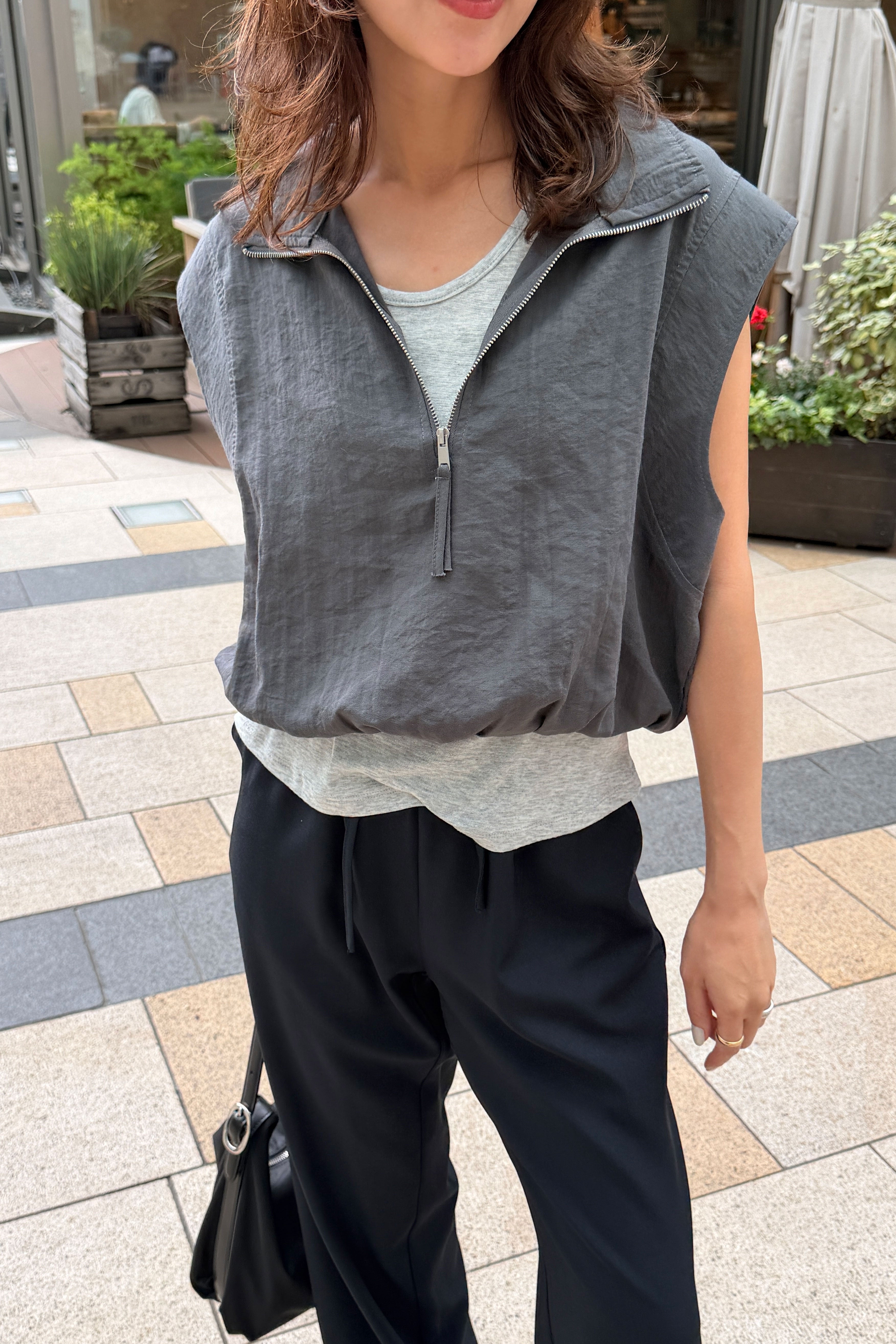 ライトナイロンハーフジップトップス