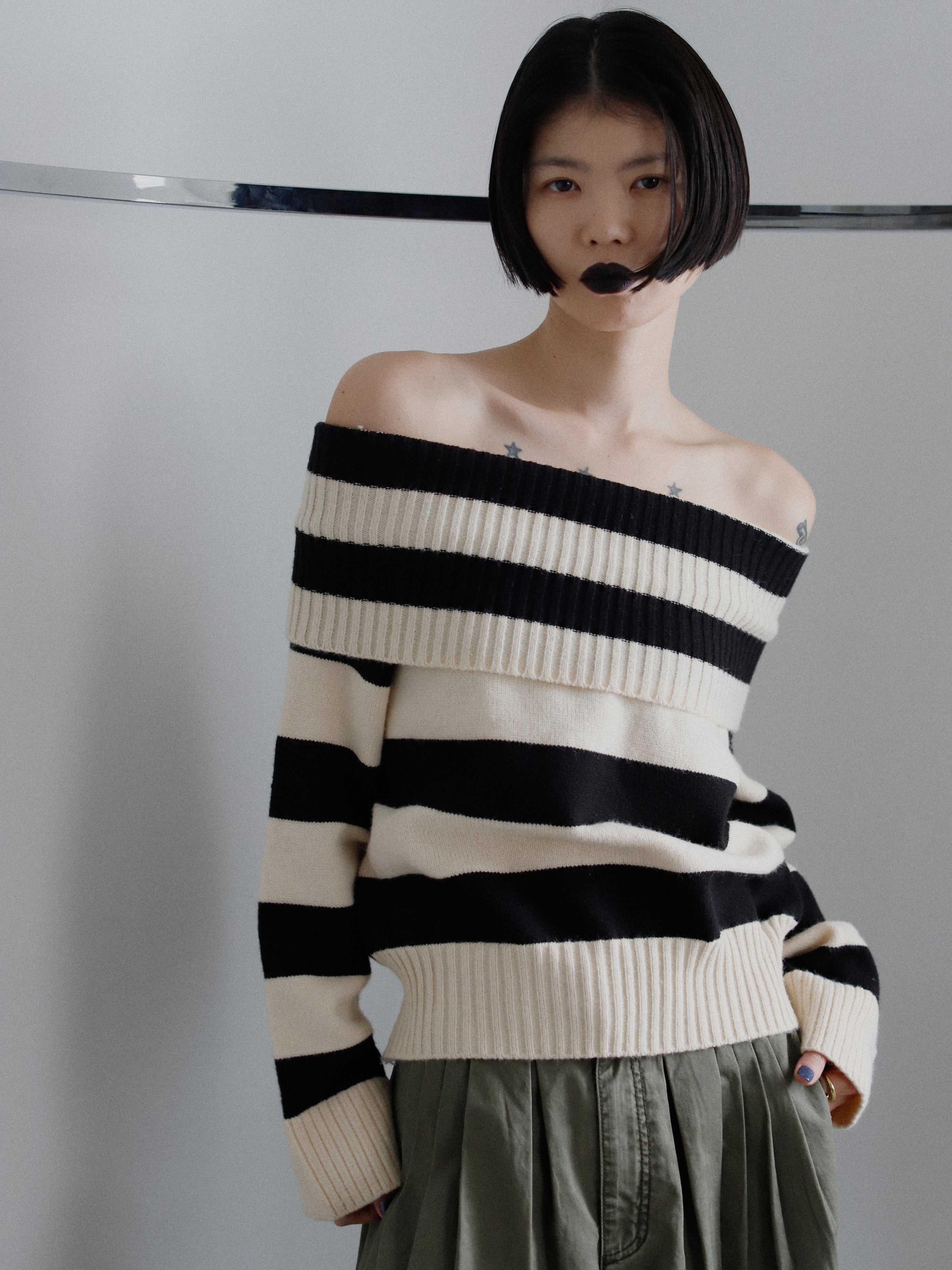 ボーダーオフショルニットトップス