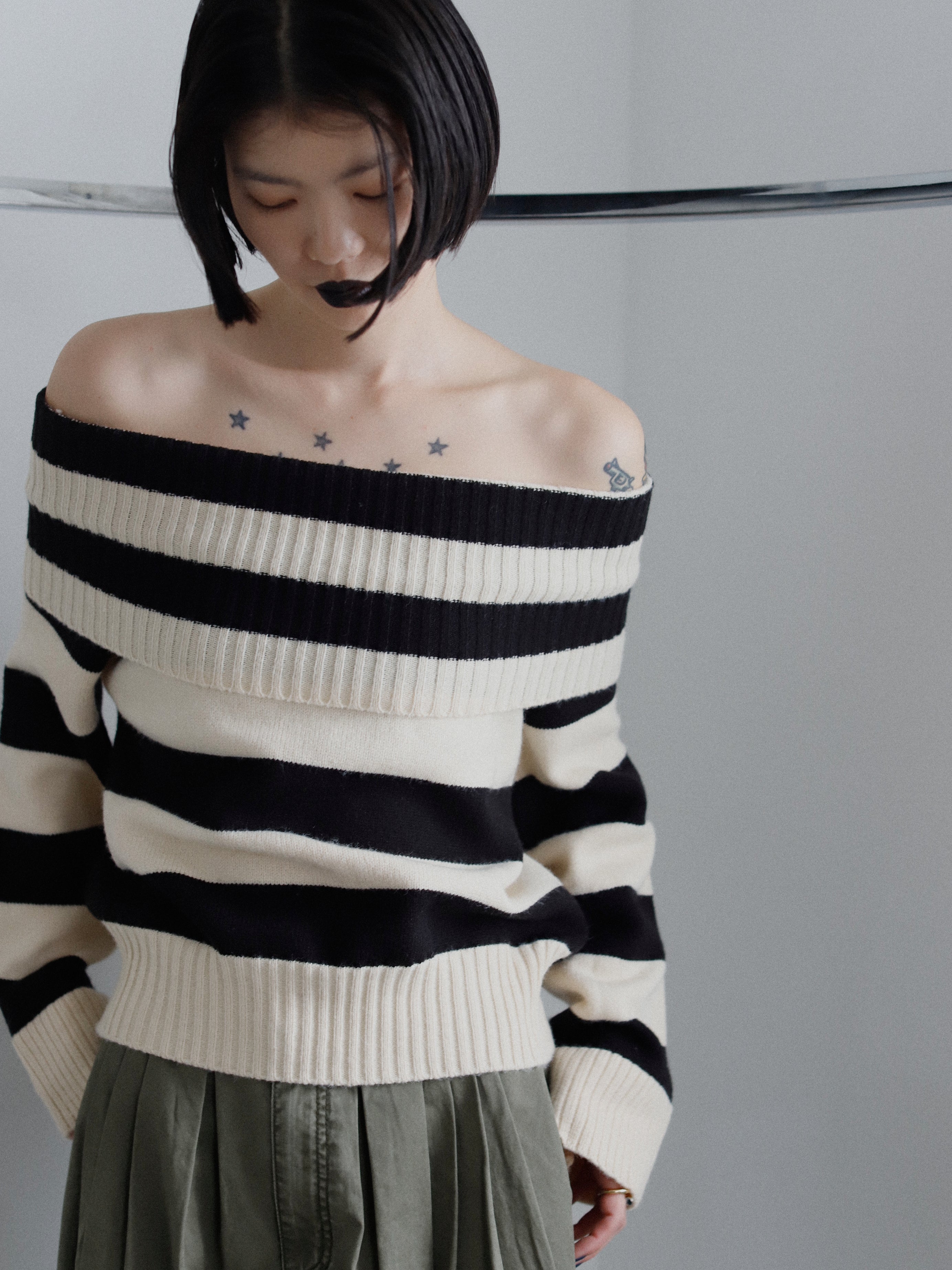ボーダーオフショルニットトップス