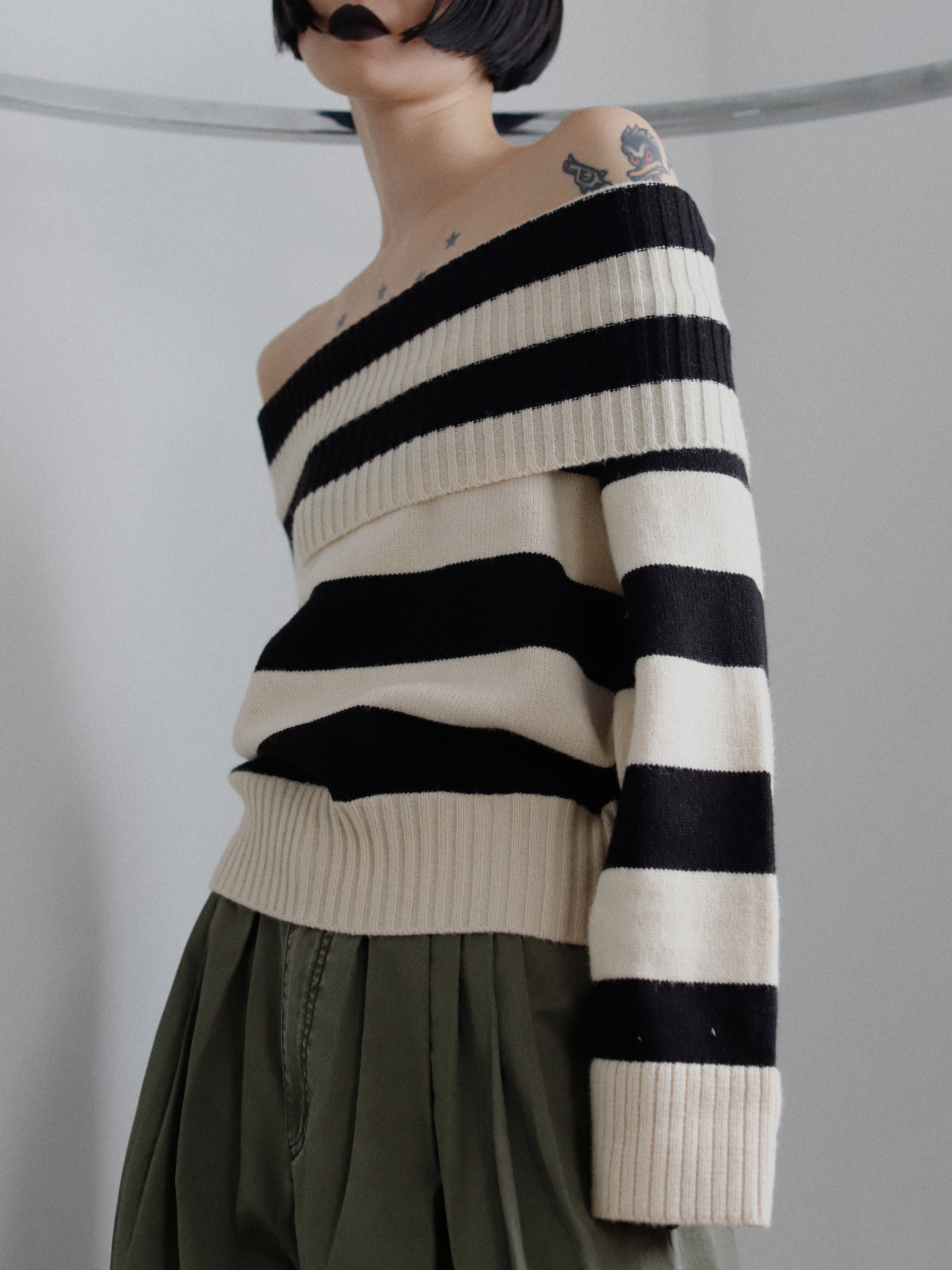 ボーダーオフショルニットトップス