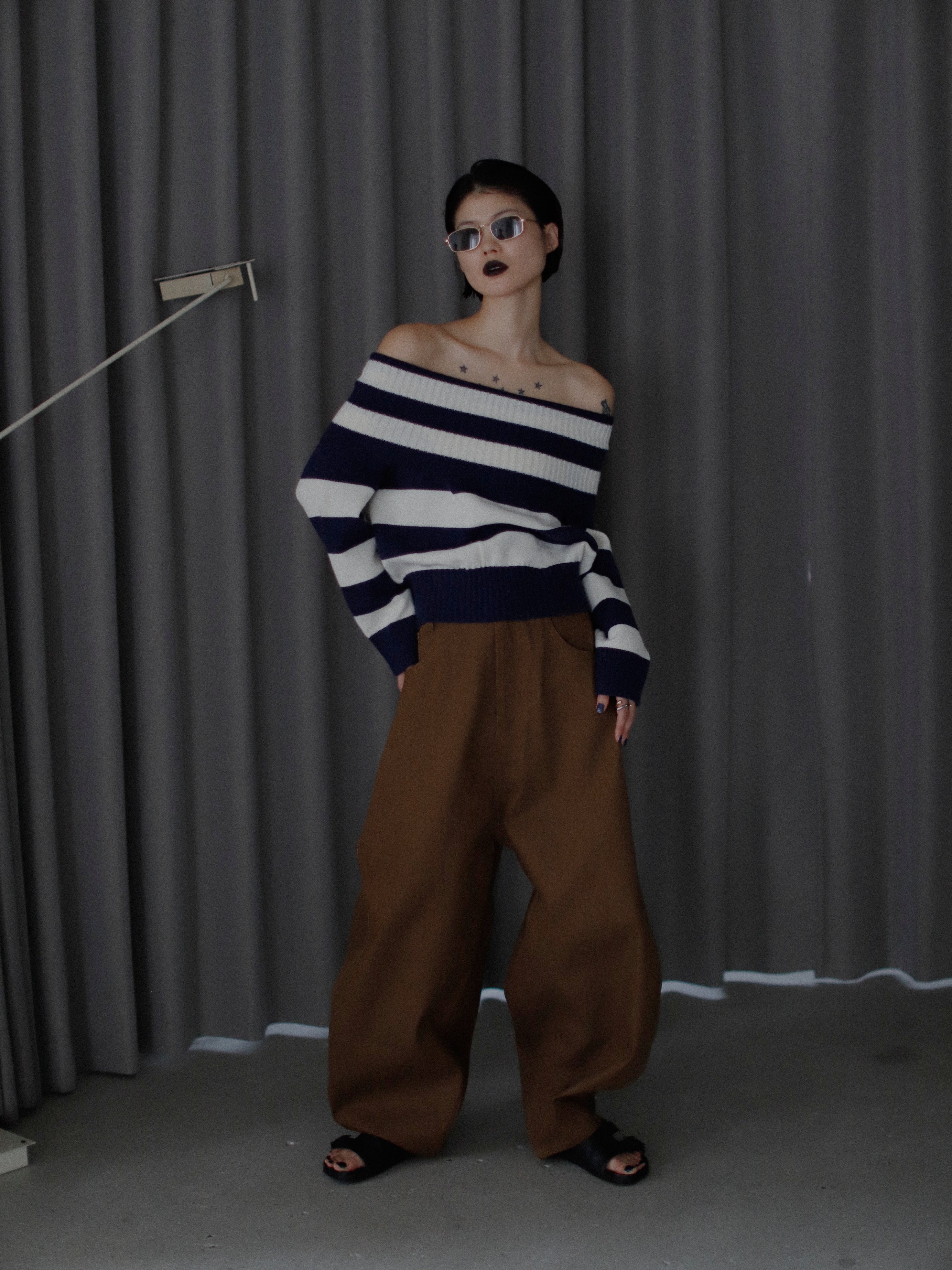 ボーダーオフショルニットトップス