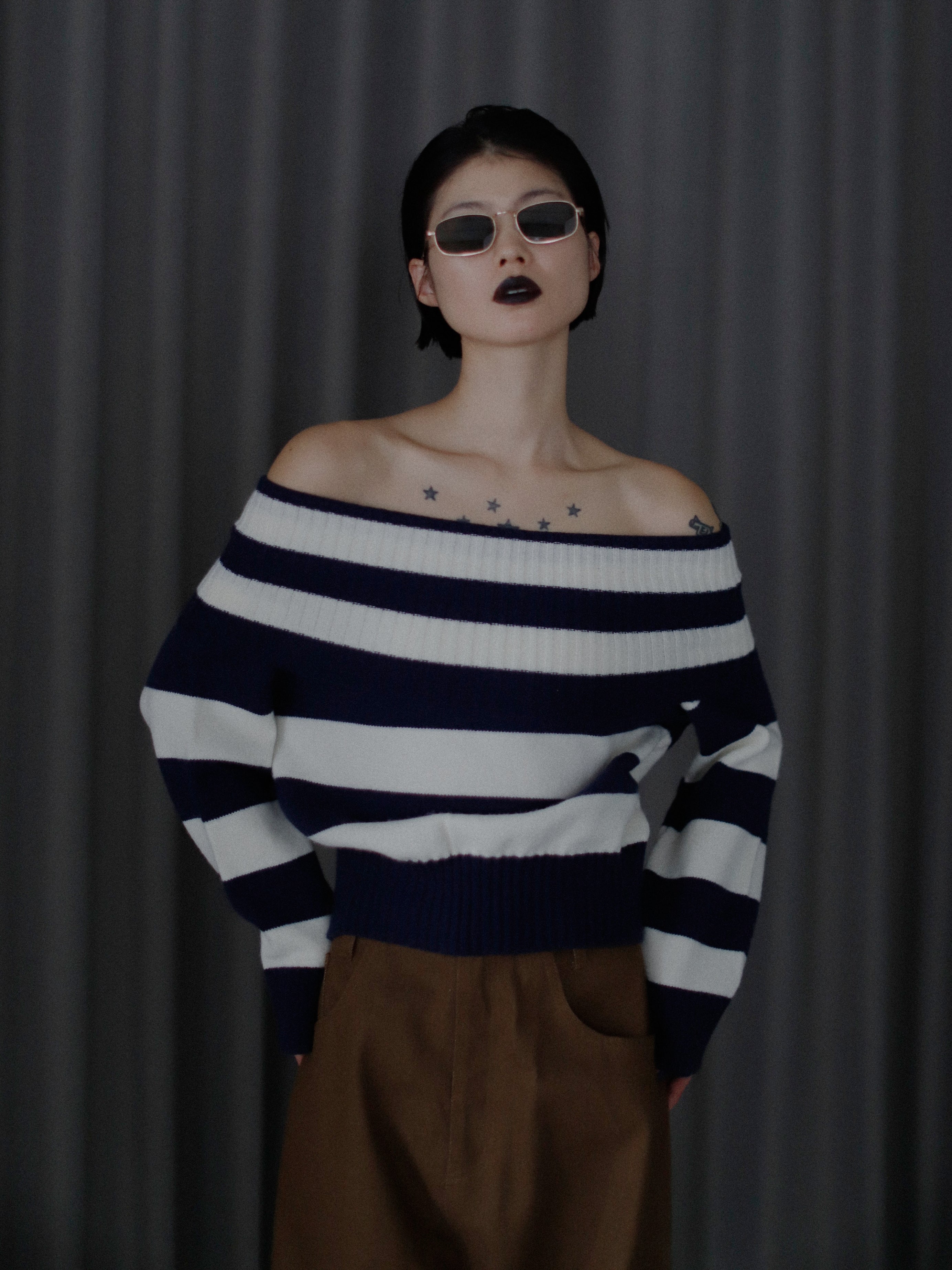 ボーダーオフショルニットトップス