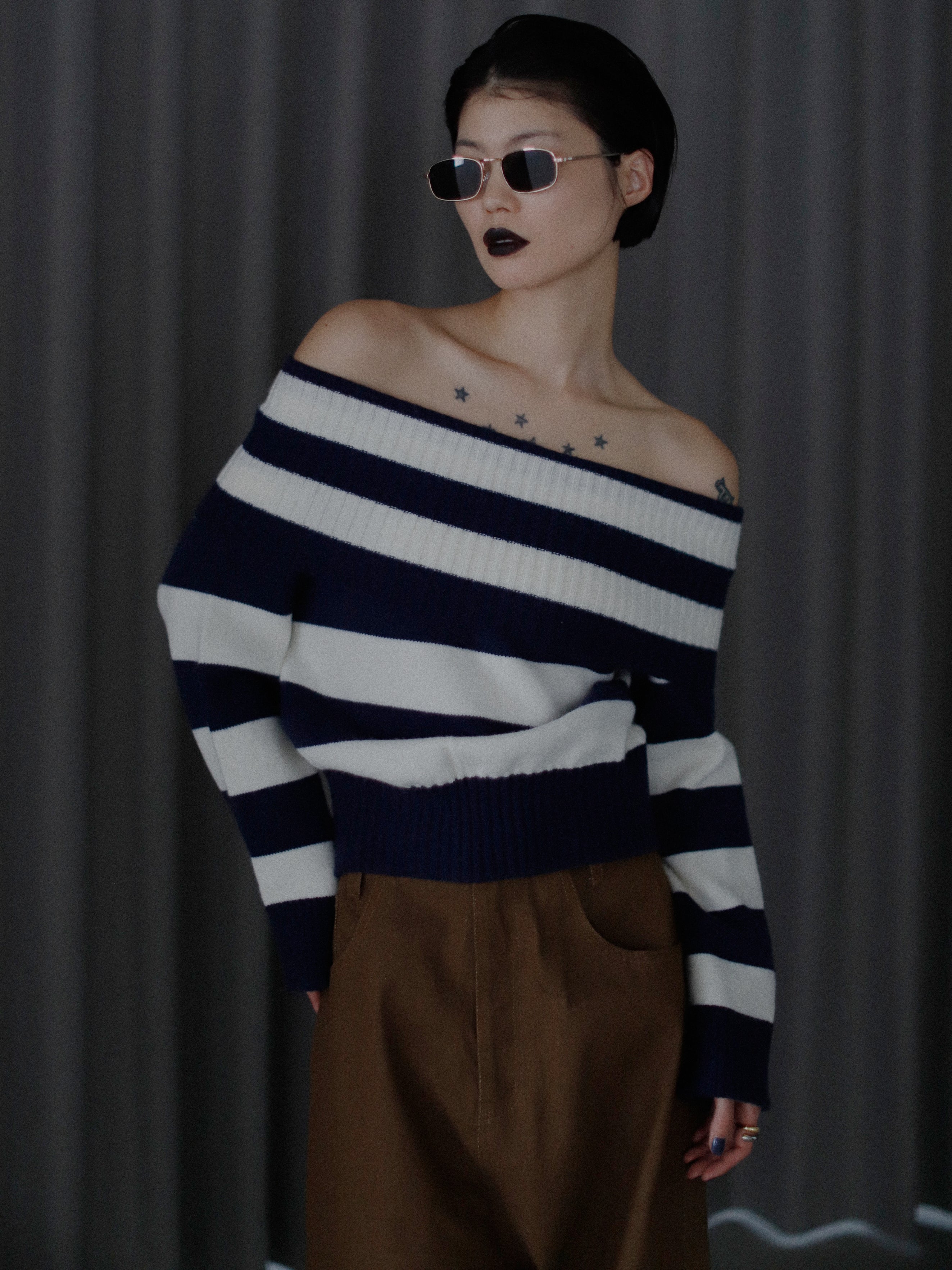 ボーダーオフショルニットトップス