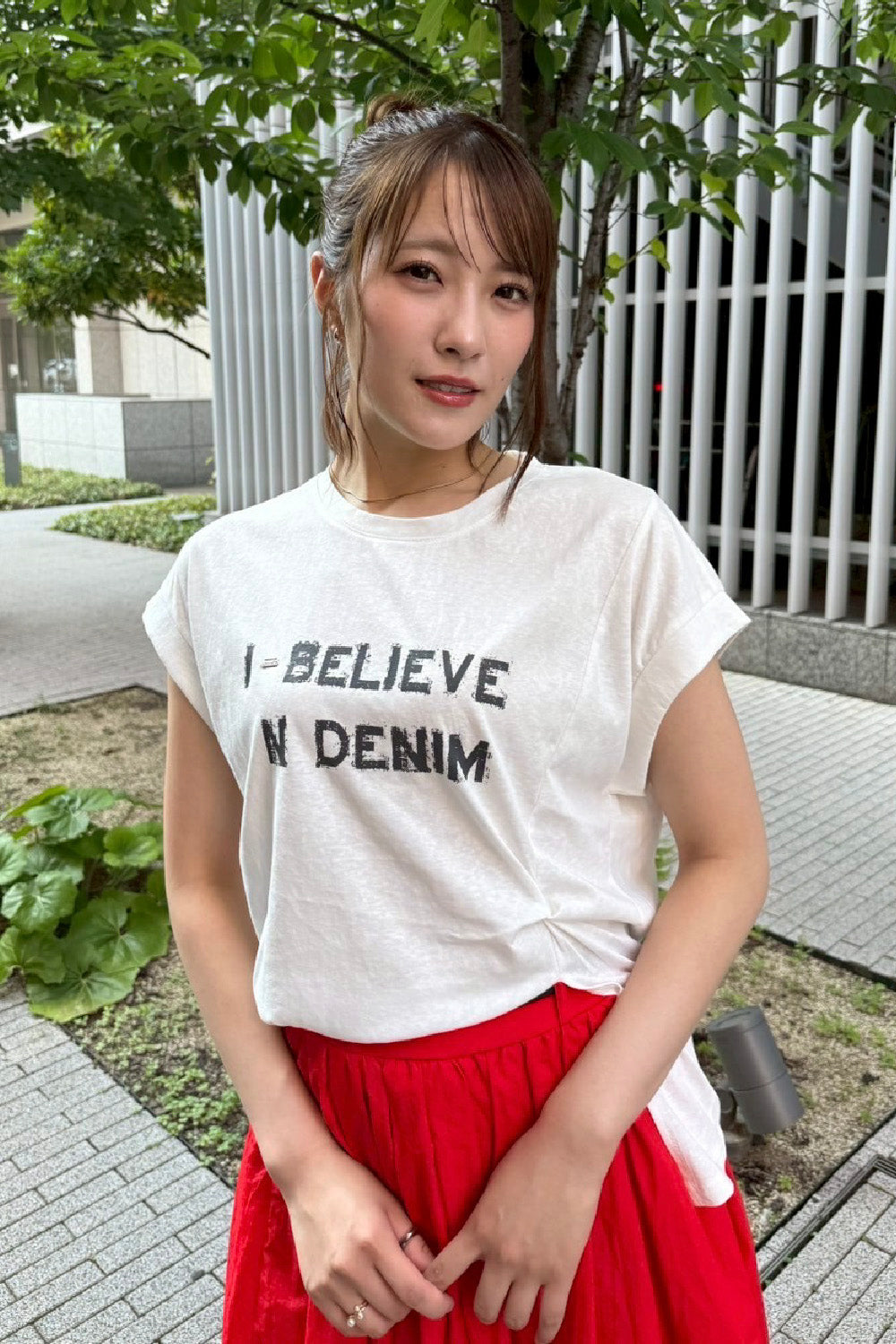 タックデザインロゴTシャツ