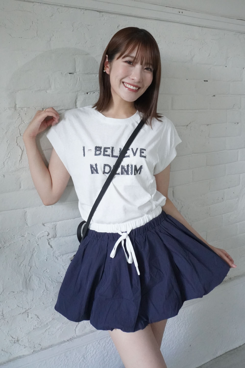 タックデザインロゴTシャツ
