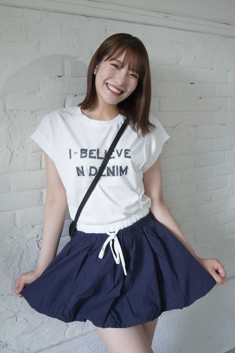 タックデザインロゴTシャツ