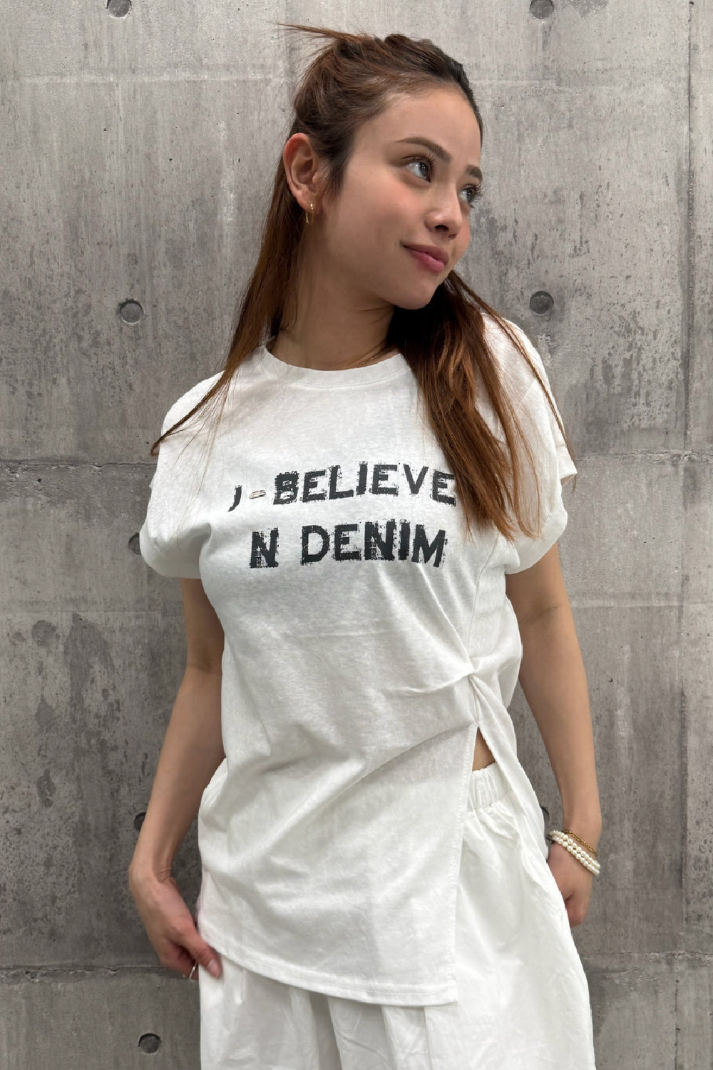 タックデザインロゴTシャツ