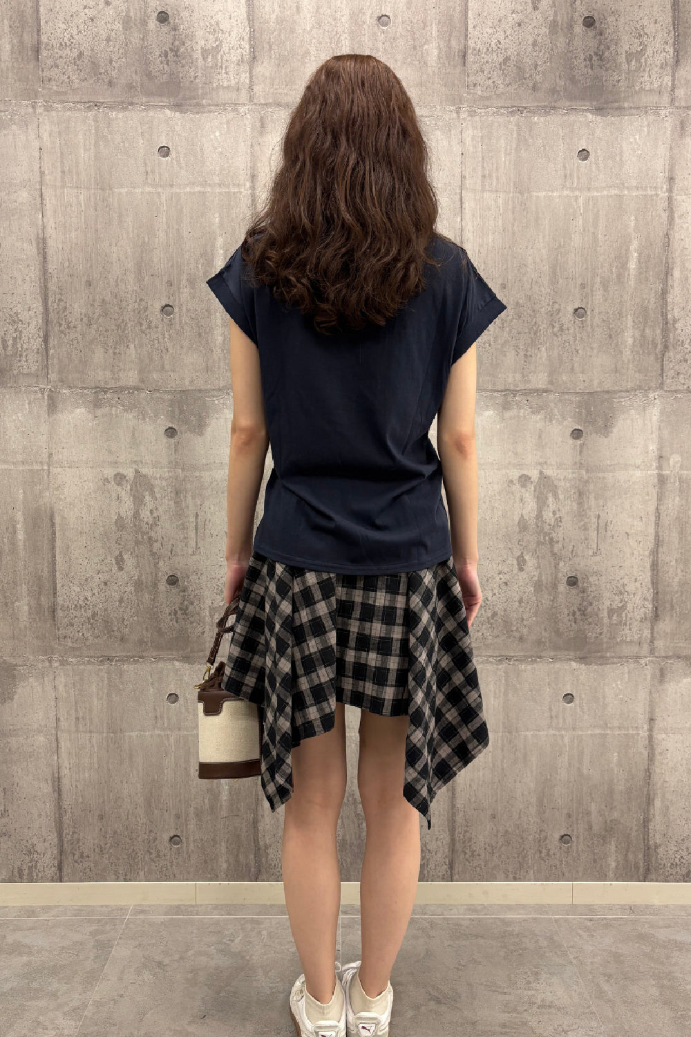 タックデザインロゴTシャツ