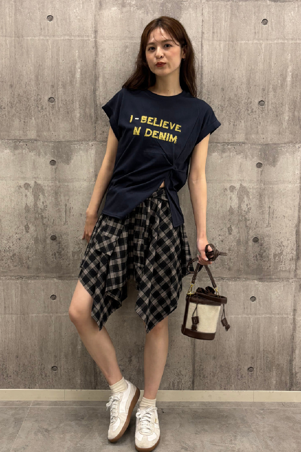 タックデザインロゴTシャツ