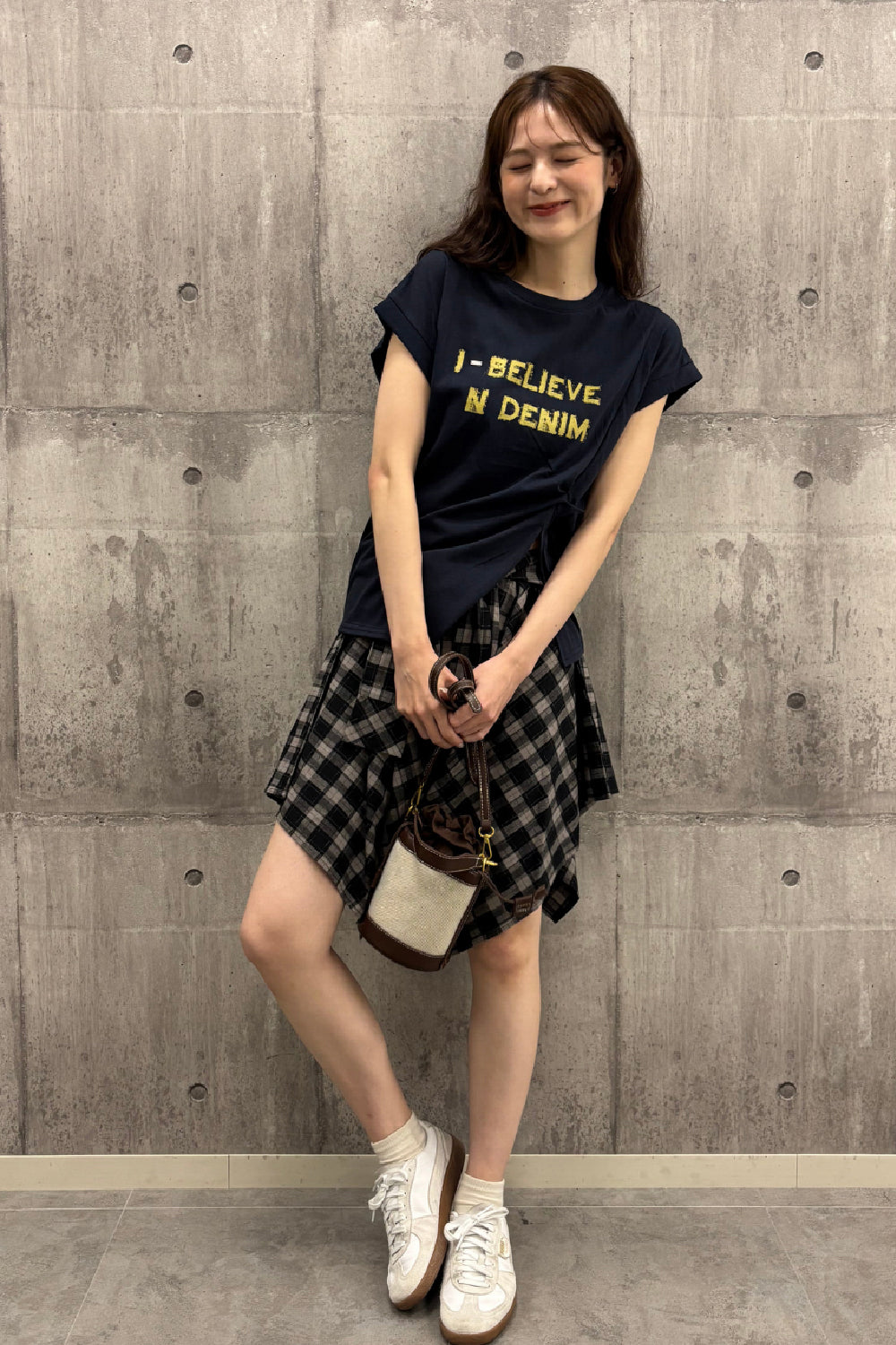 タックデザインロゴTシャツ