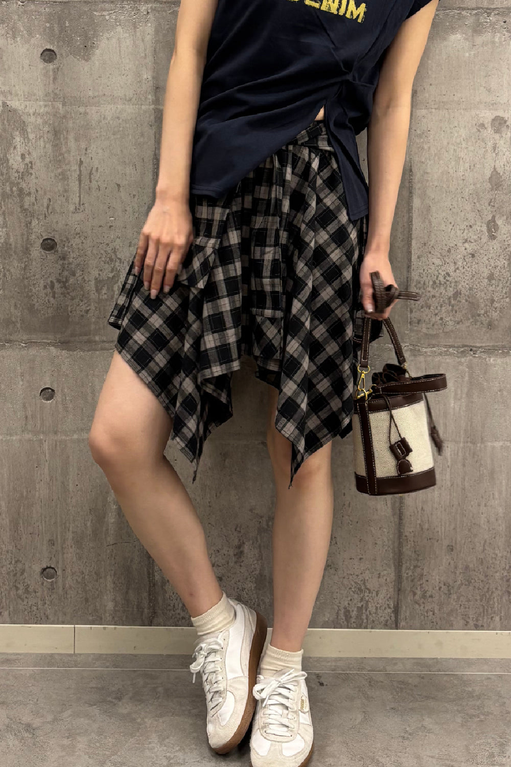 タックデザインロゴTシャツ