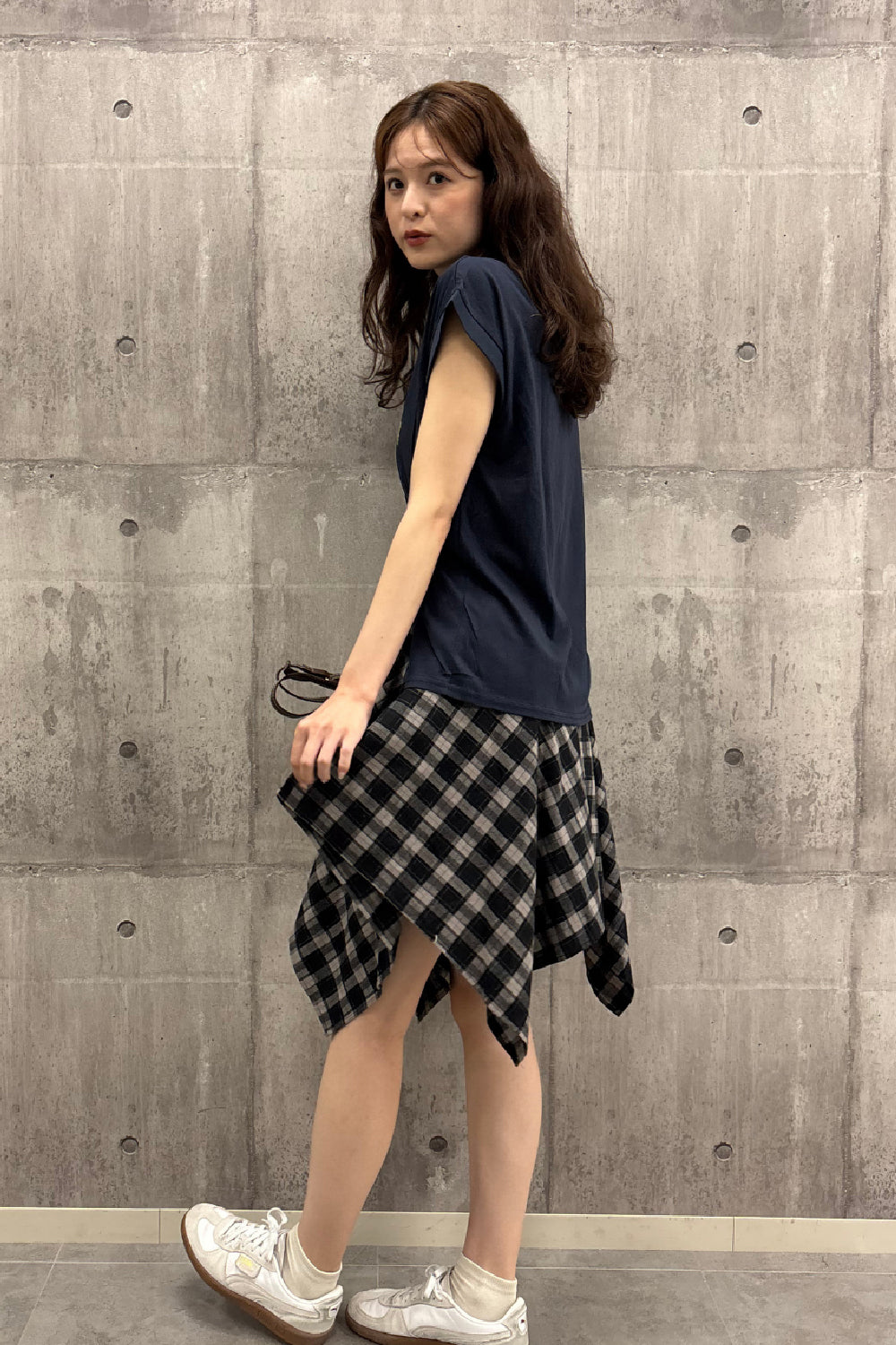 タックデザインロゴTシャツ