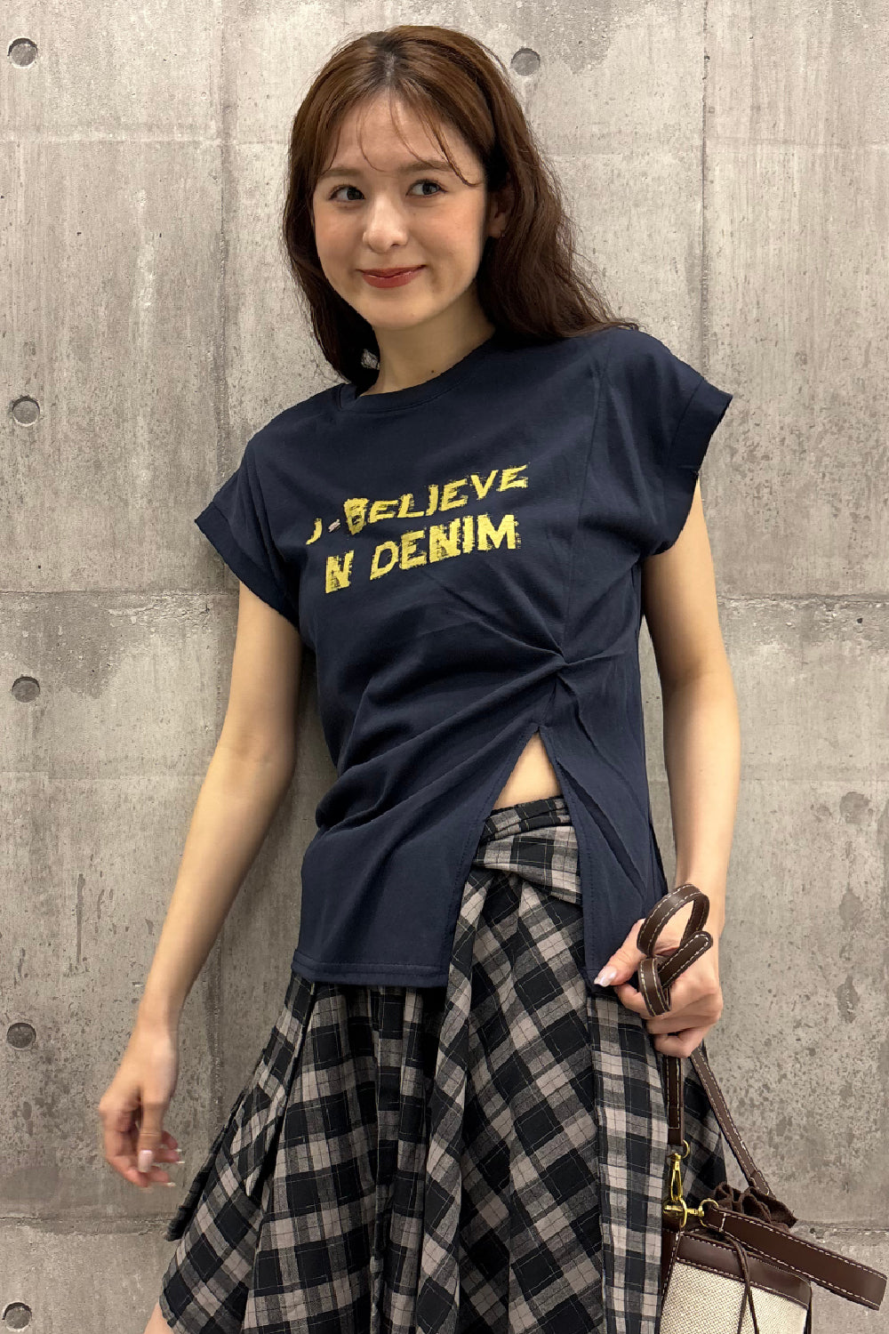 タックデザインロゴTシャツ