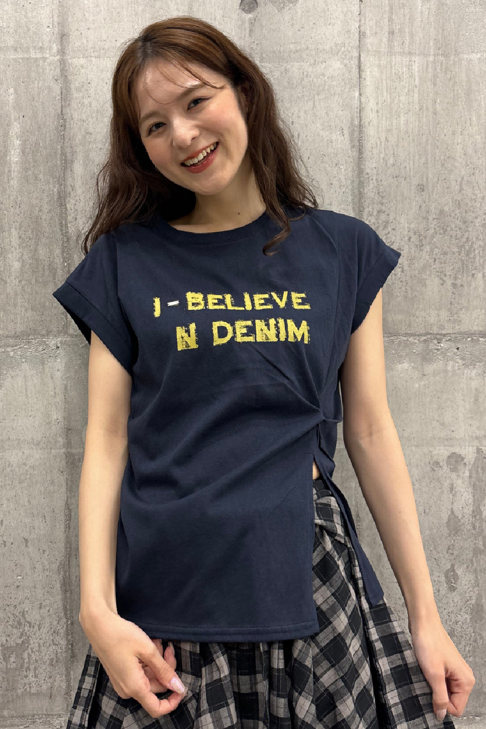 タックデザインロゴTシャツ