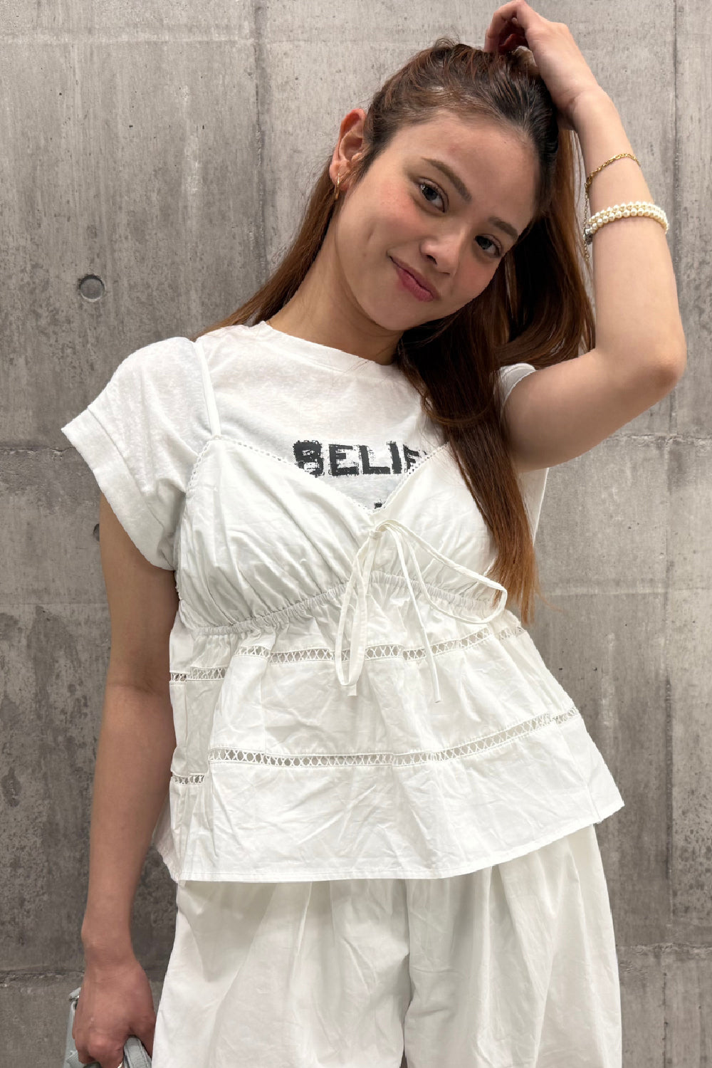 タックデザインロゴTシャツ