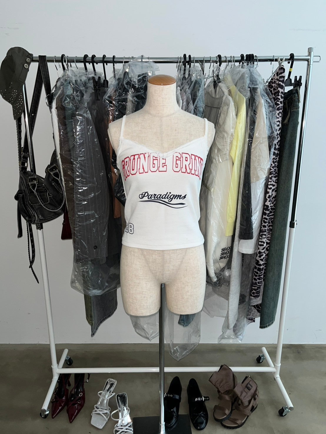 【先行販売商品】グランジロゴレースキャミソールトップス